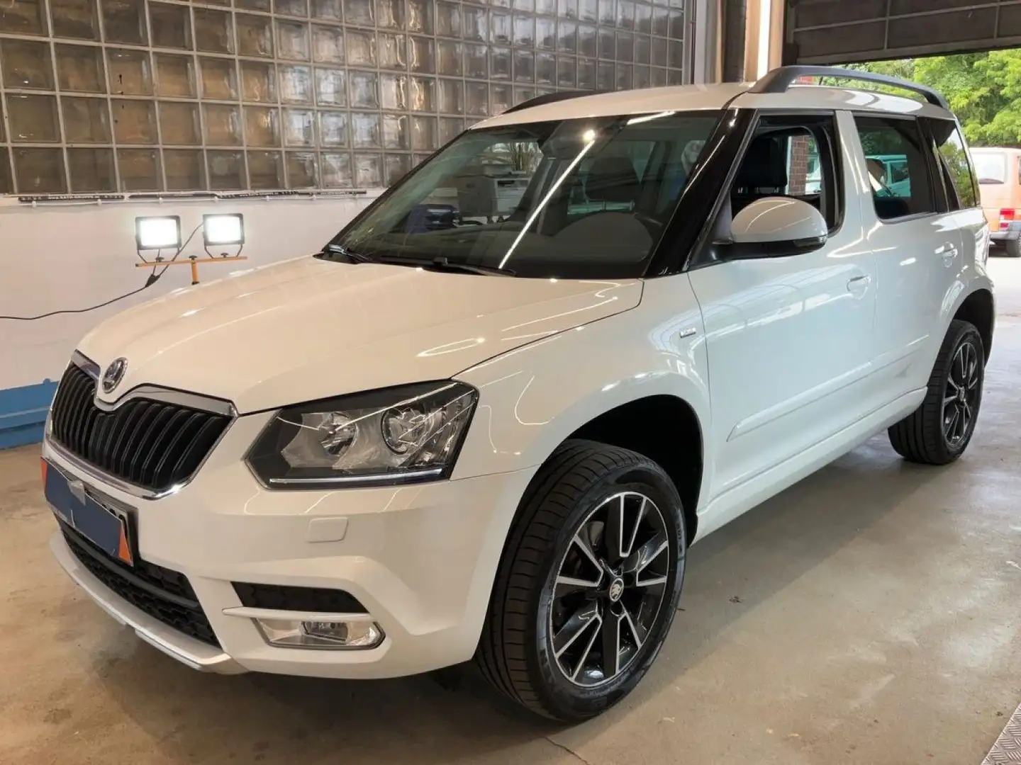 Skoda Yeti 1.4 TSI Drive 4x4 DSG*RFK*SHZ*1HAND White - 1