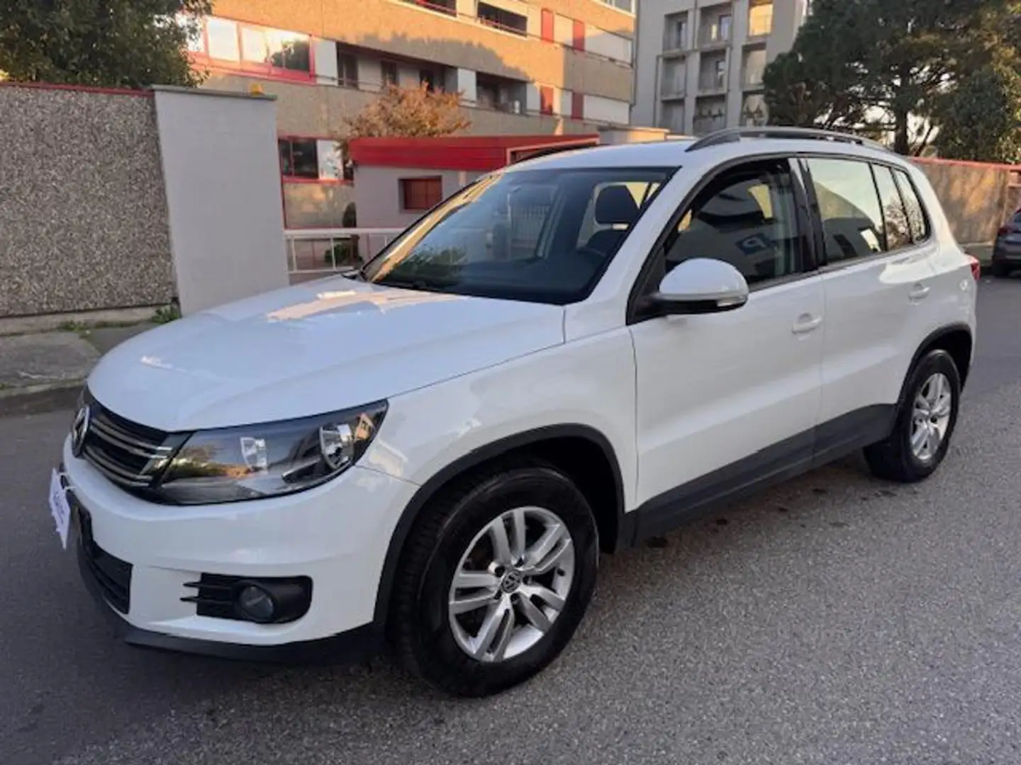 Volkswagen Tiguan 2.0 DIESEL SOLO 50 MILA KM !!!! Blanc - 2