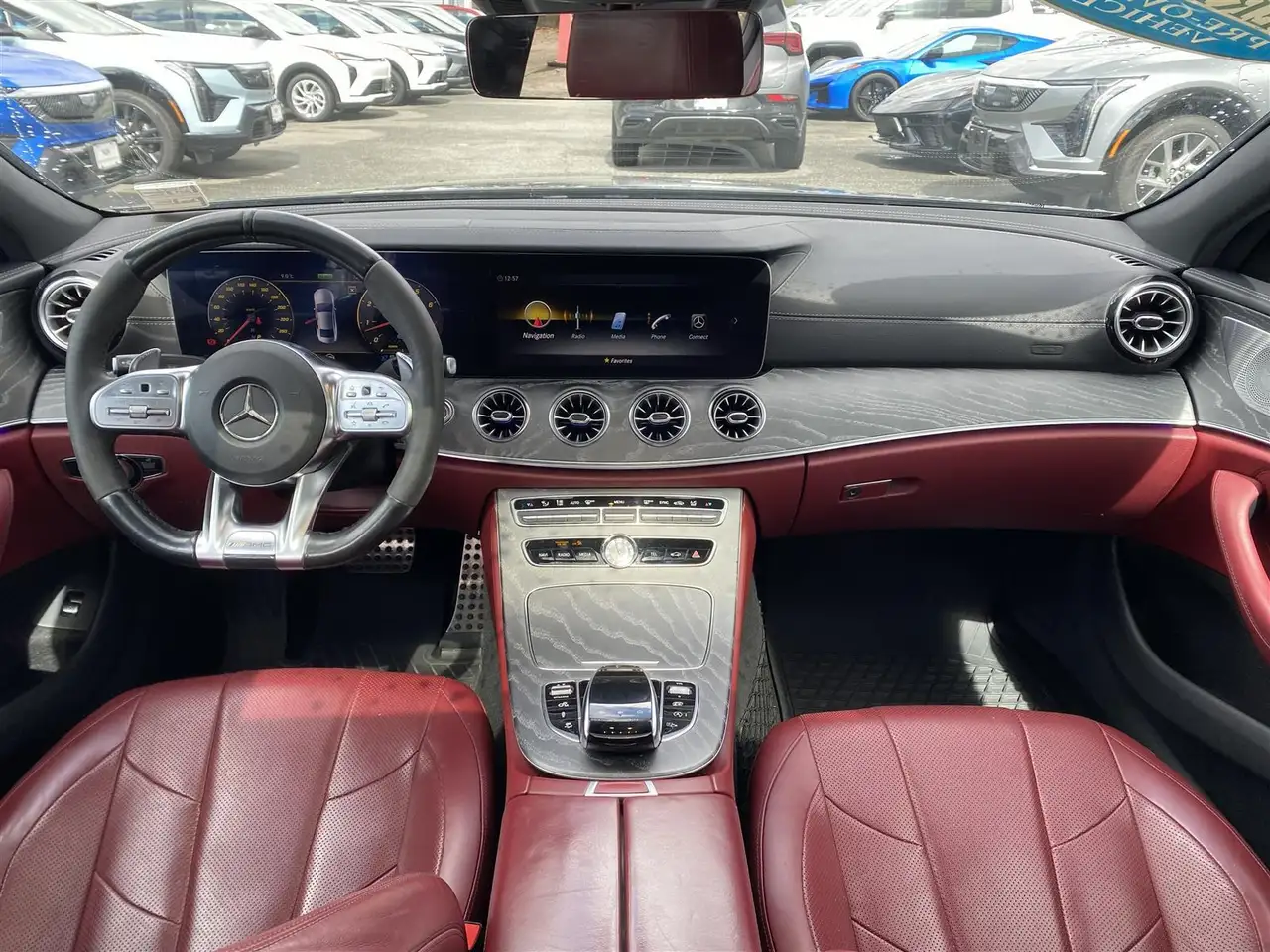 Mercedes-Benz CLS снимка Mercedes-Benz CLS