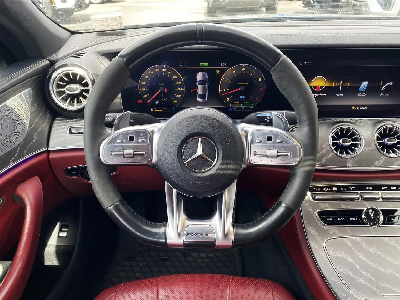 Mercedes-Benz CLS снимка Mercedes-Benz CLS