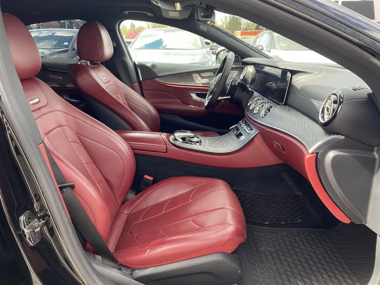 Mercedes-Benz CLS снимка Mercedes-Benz CLS