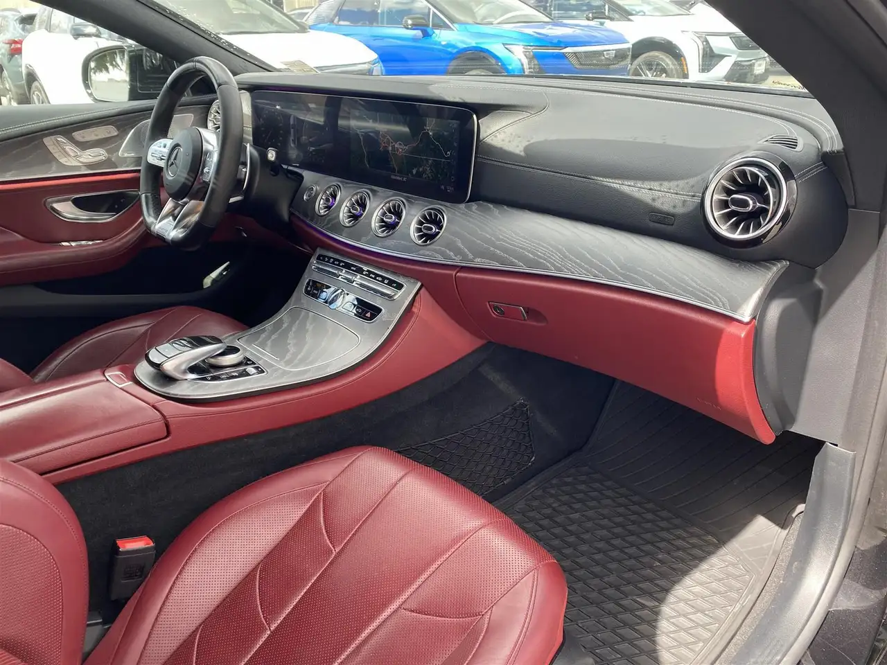 Mercedes-Benz CLS снимка Mercedes-Benz CLS