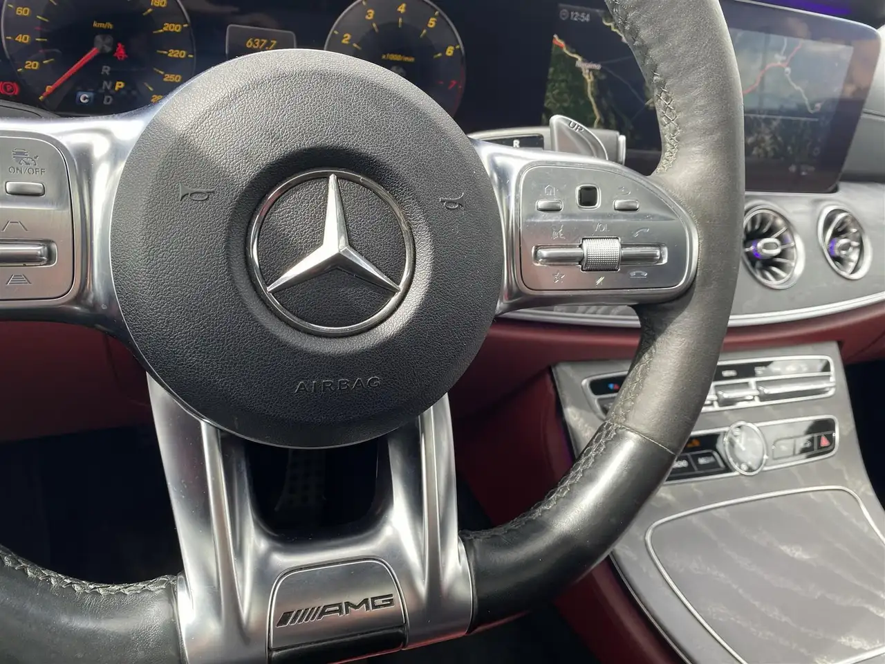 Mercedes-Benz CLS снимка Mercedes-Benz CLS