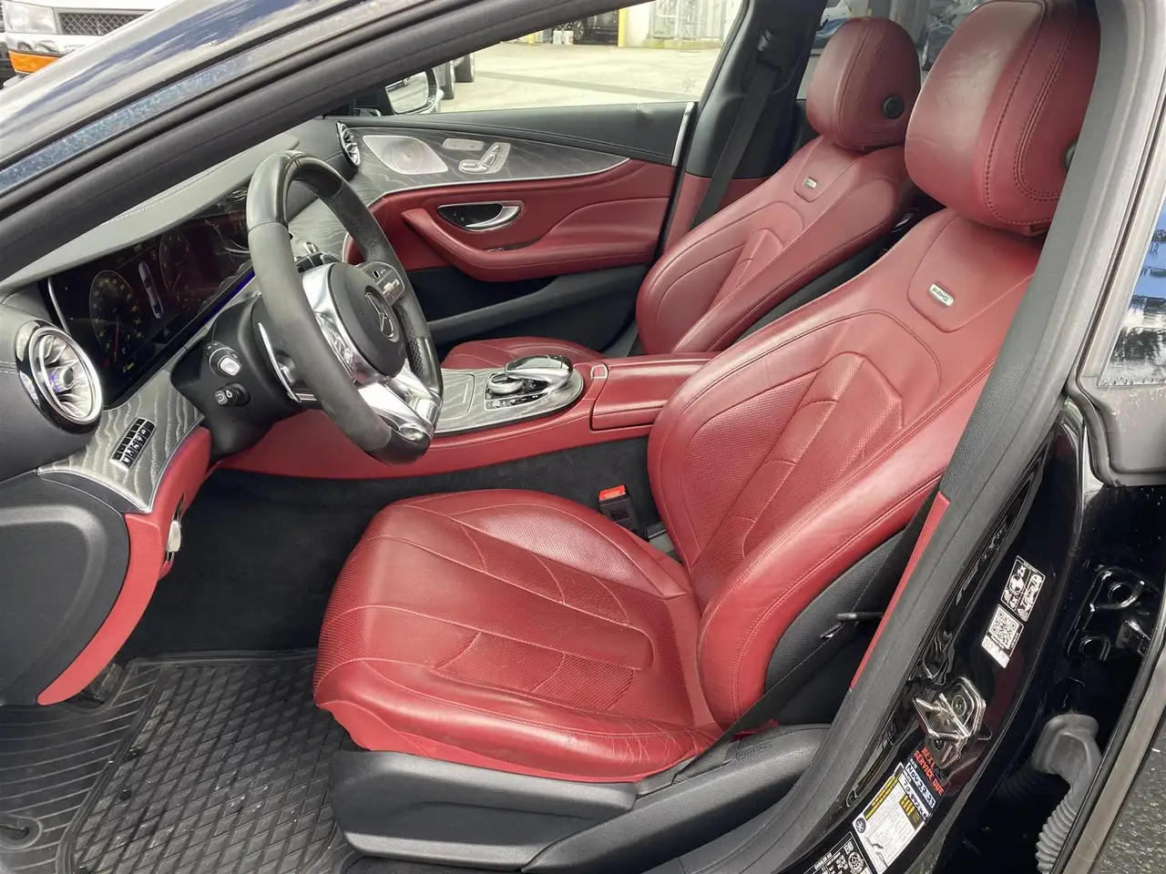 Mercedes-Benz CLS снимка Mercedes-Benz CLS