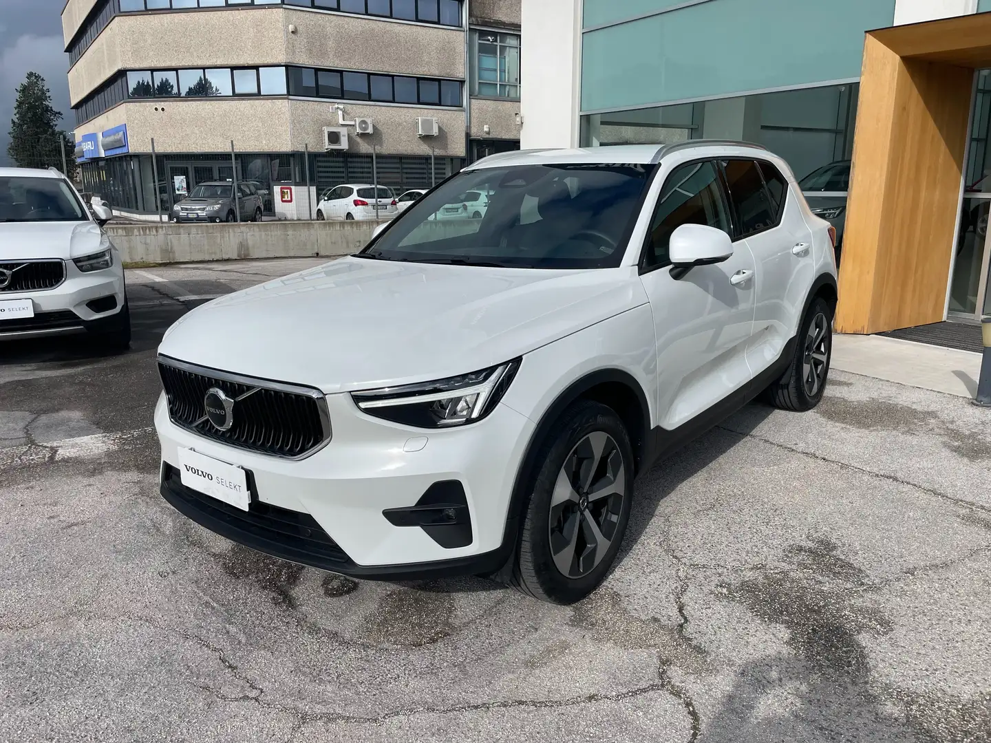 Volvo XC40 XC40 2.0 b3 Core auto Bianco - 1