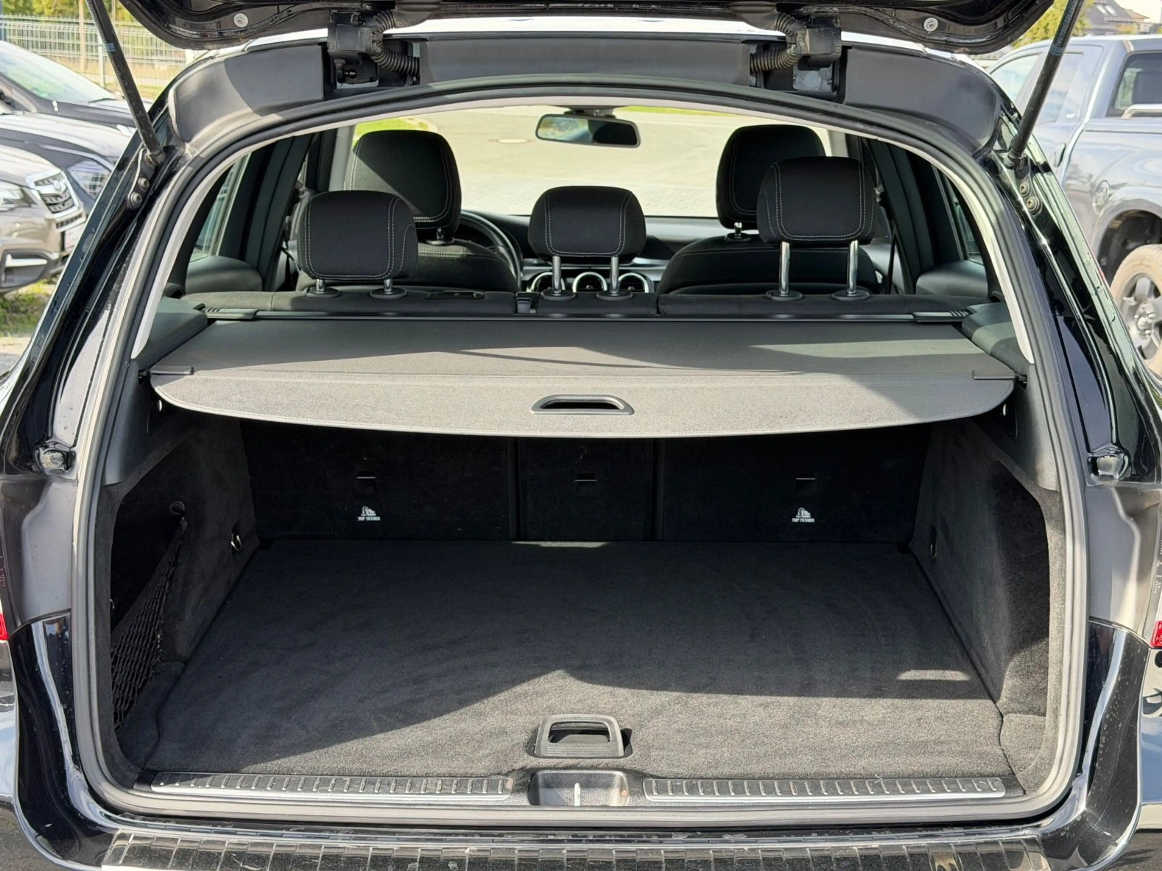 Mercedes-Benz GLC 220 d 4Matic/AHK/NAVI/EURO 6 — photo 14