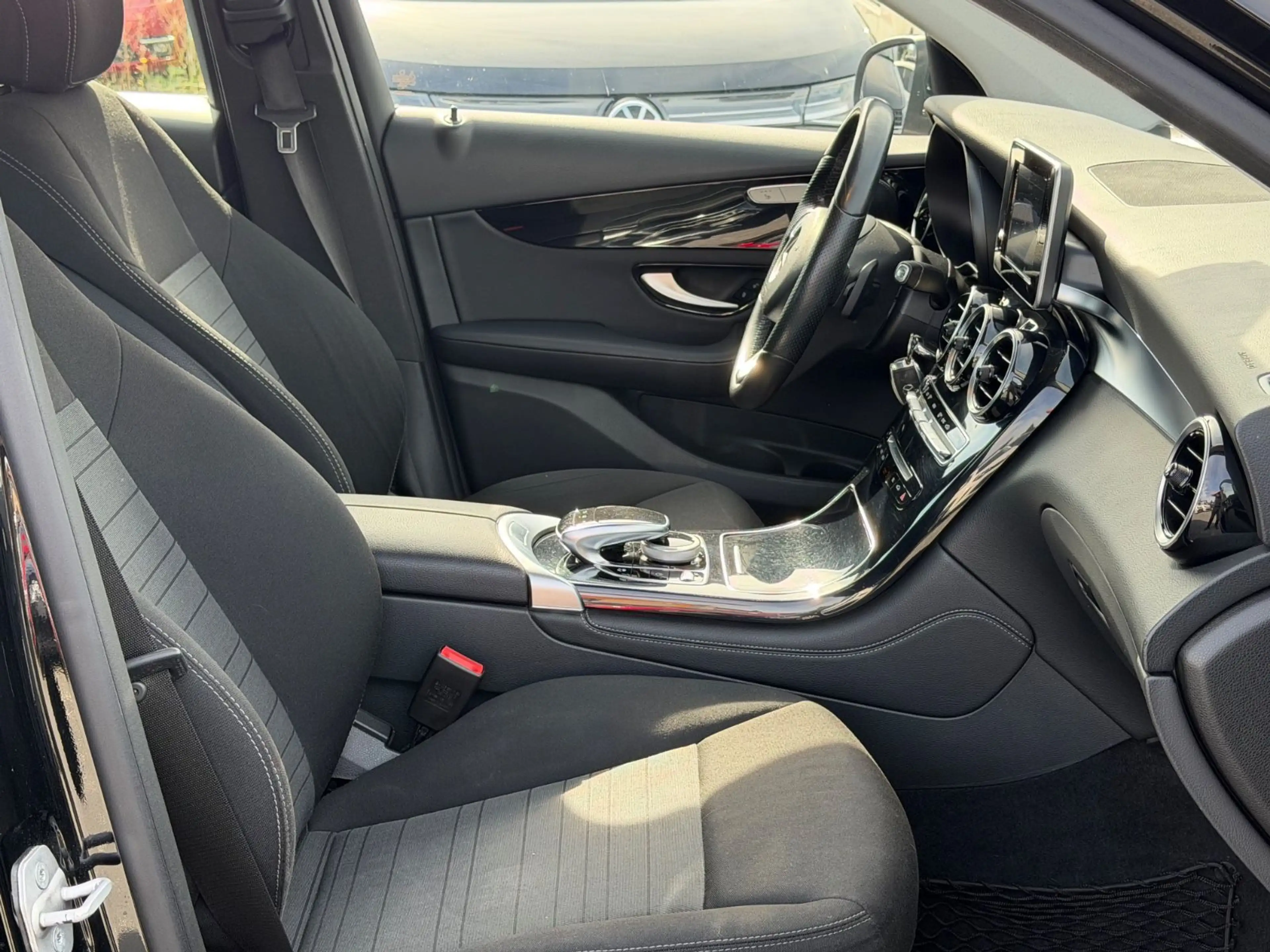 Mercedes-Benz GLC 220 d 4Matic/AHK/NAVI/EURO 6 — photo 11
