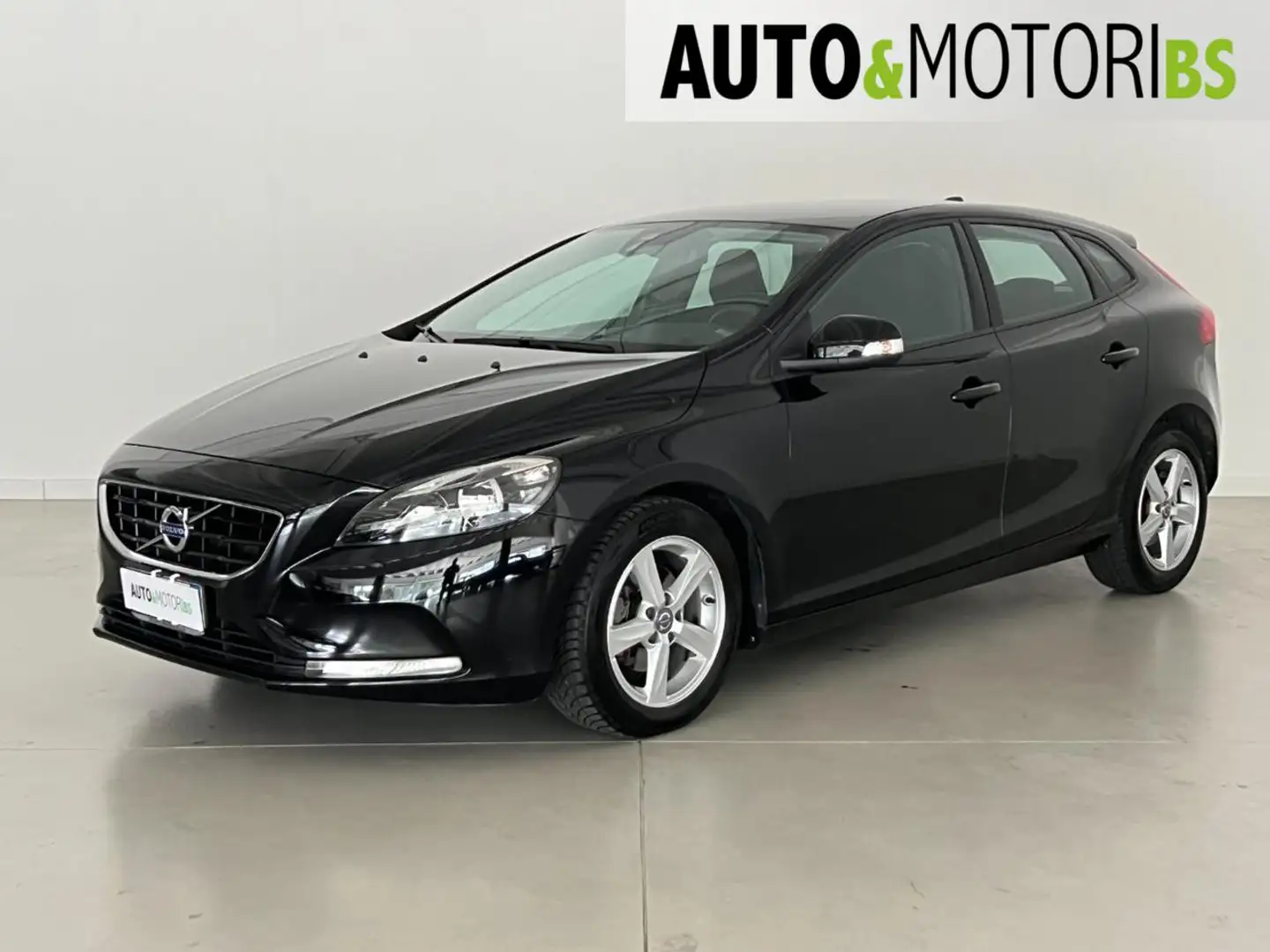 Volvo V40 D2 1.6 Kinetic Schwarz - 1
