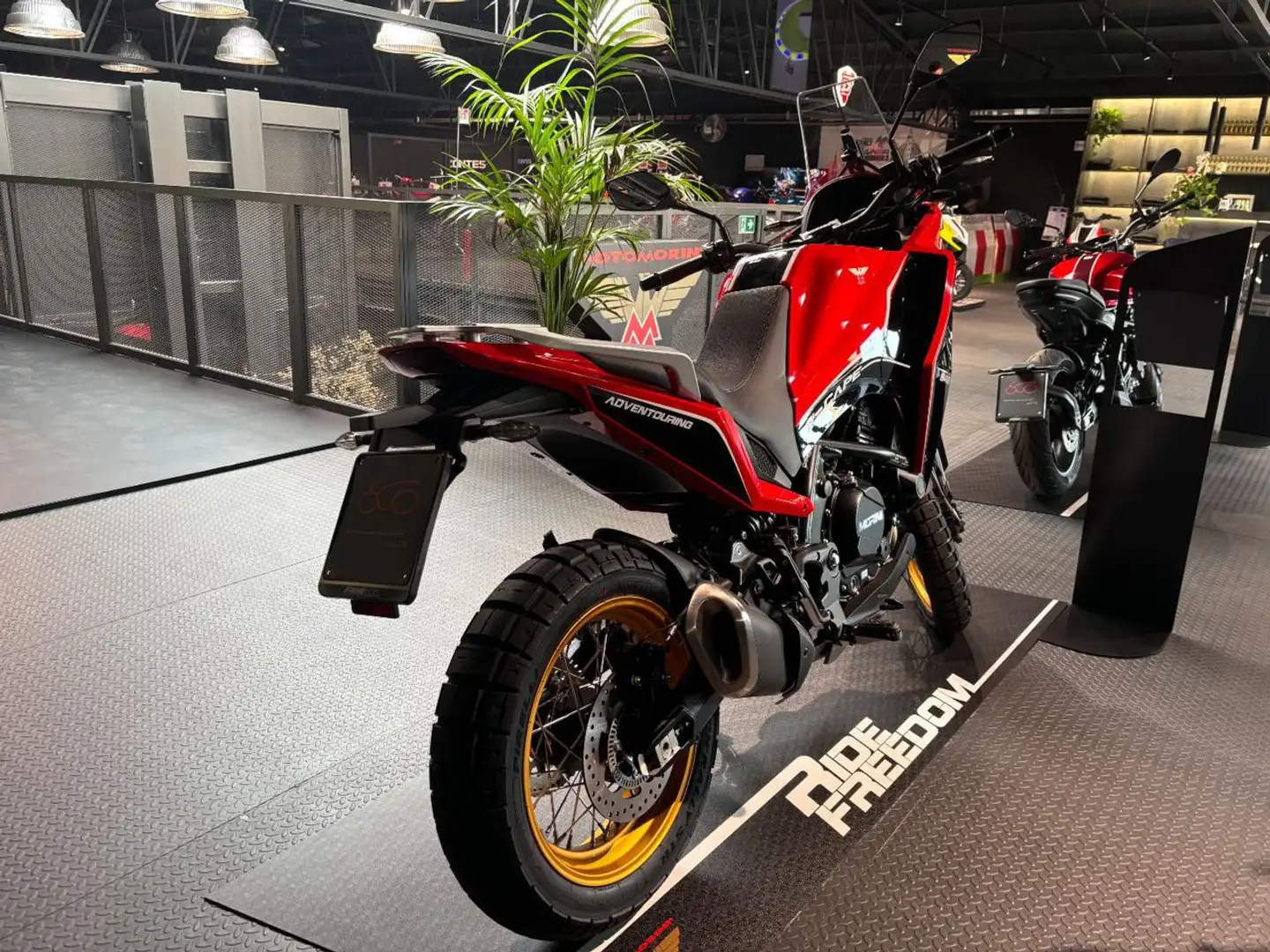 Moto Morini X-Cape GOLD EDITION Červená - 2