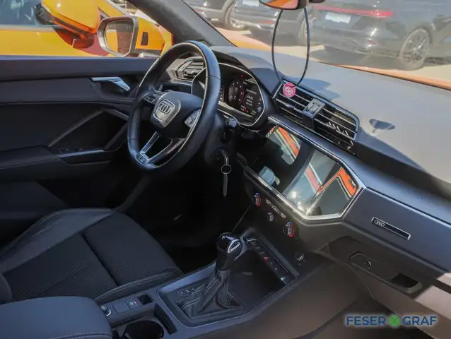 Audi Q3 view 7