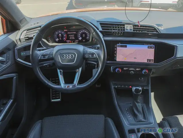 Audi Q3 view 9