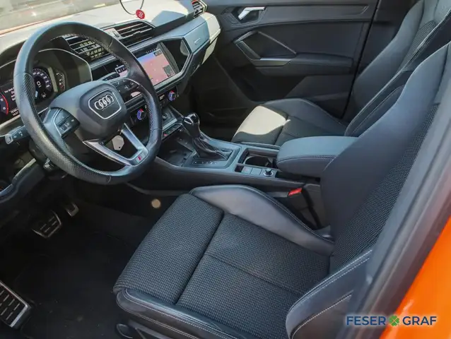 Audi Q3 view 11