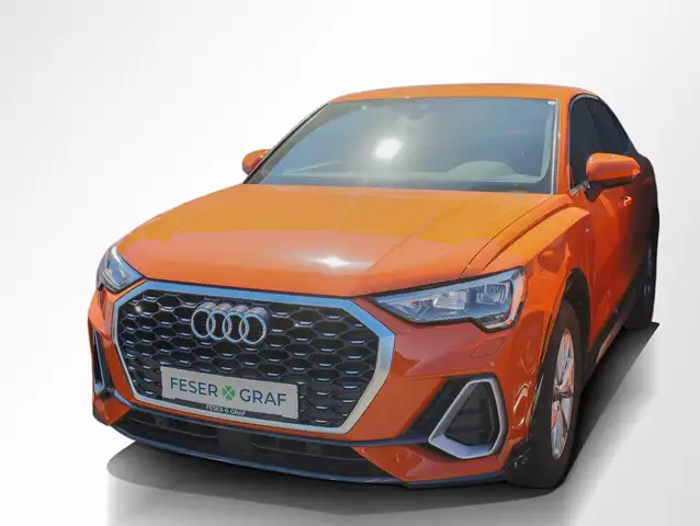 Audi Q3 view 13