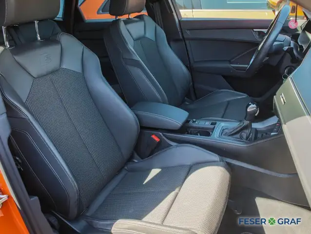 Audi Q3 view 6