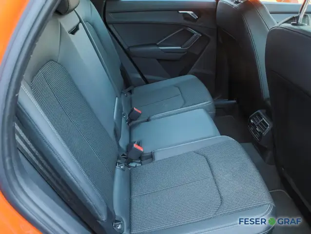 Audi Q3 view 8