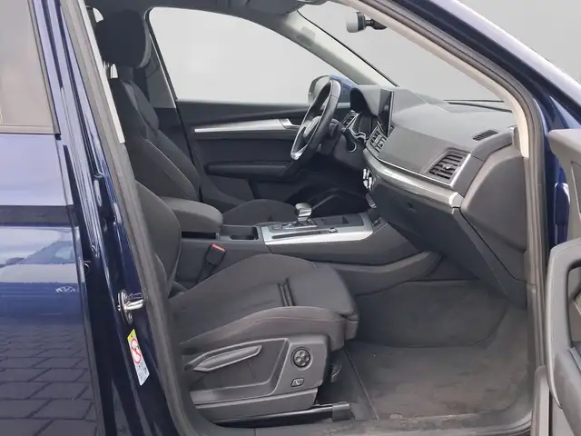 Audi Q5 view 4