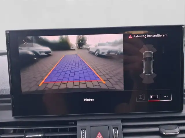 Audi Q5 view 12