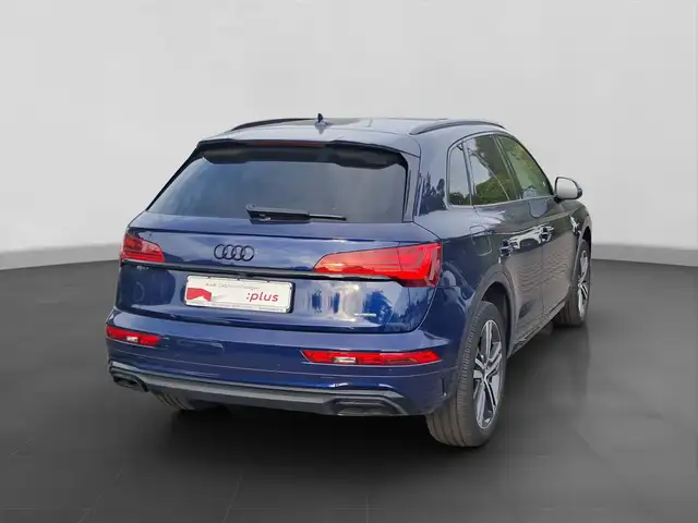 Audi Q5 view 3