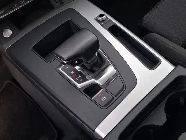 Audi Q5 view 11
