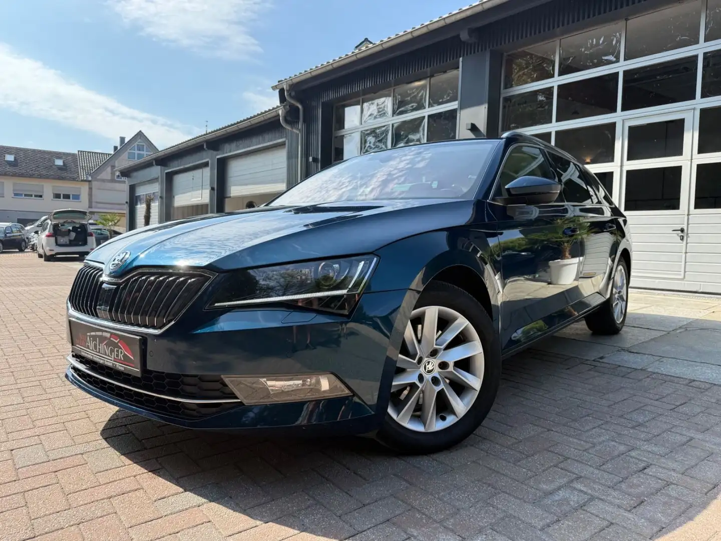 Skoda Superb Combi Premium Edition 2.Hand Leder Xenon Blau - 1