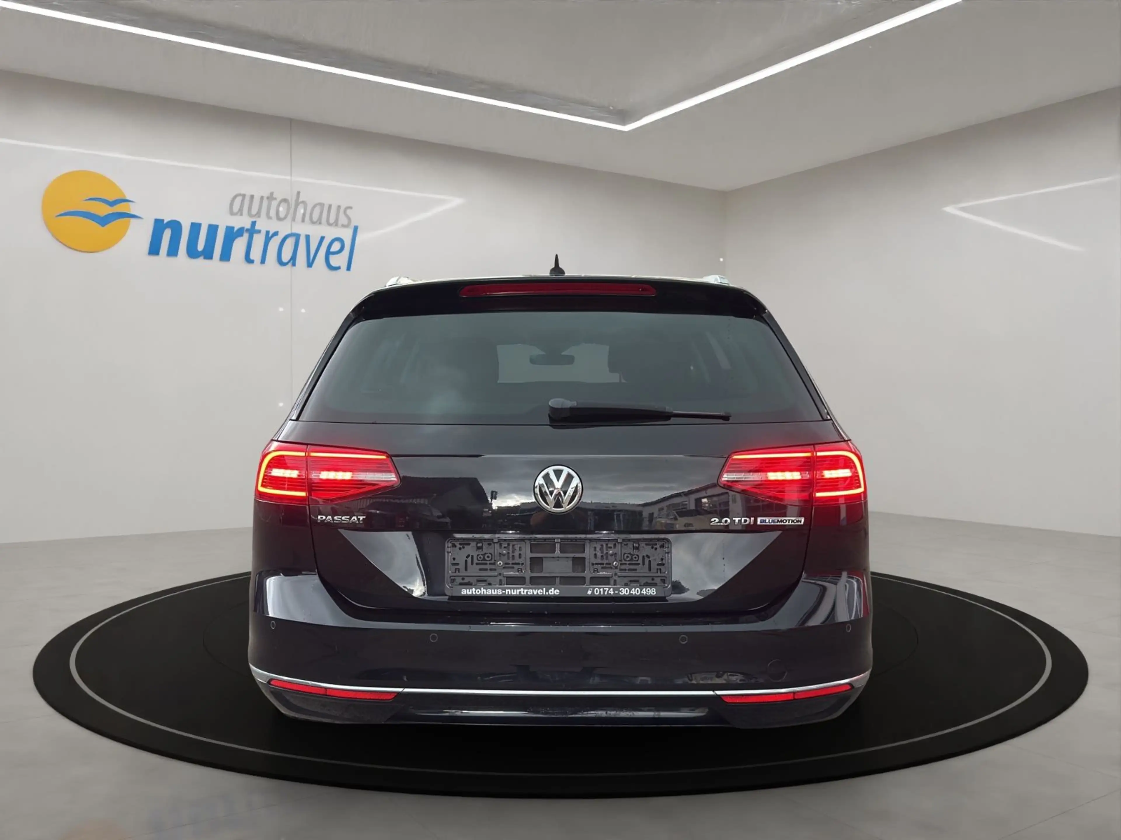 Volkswagen Passat Variant 2.0 TDI DSG Highline R-Line R-Kam Standhz ACC — photo 4