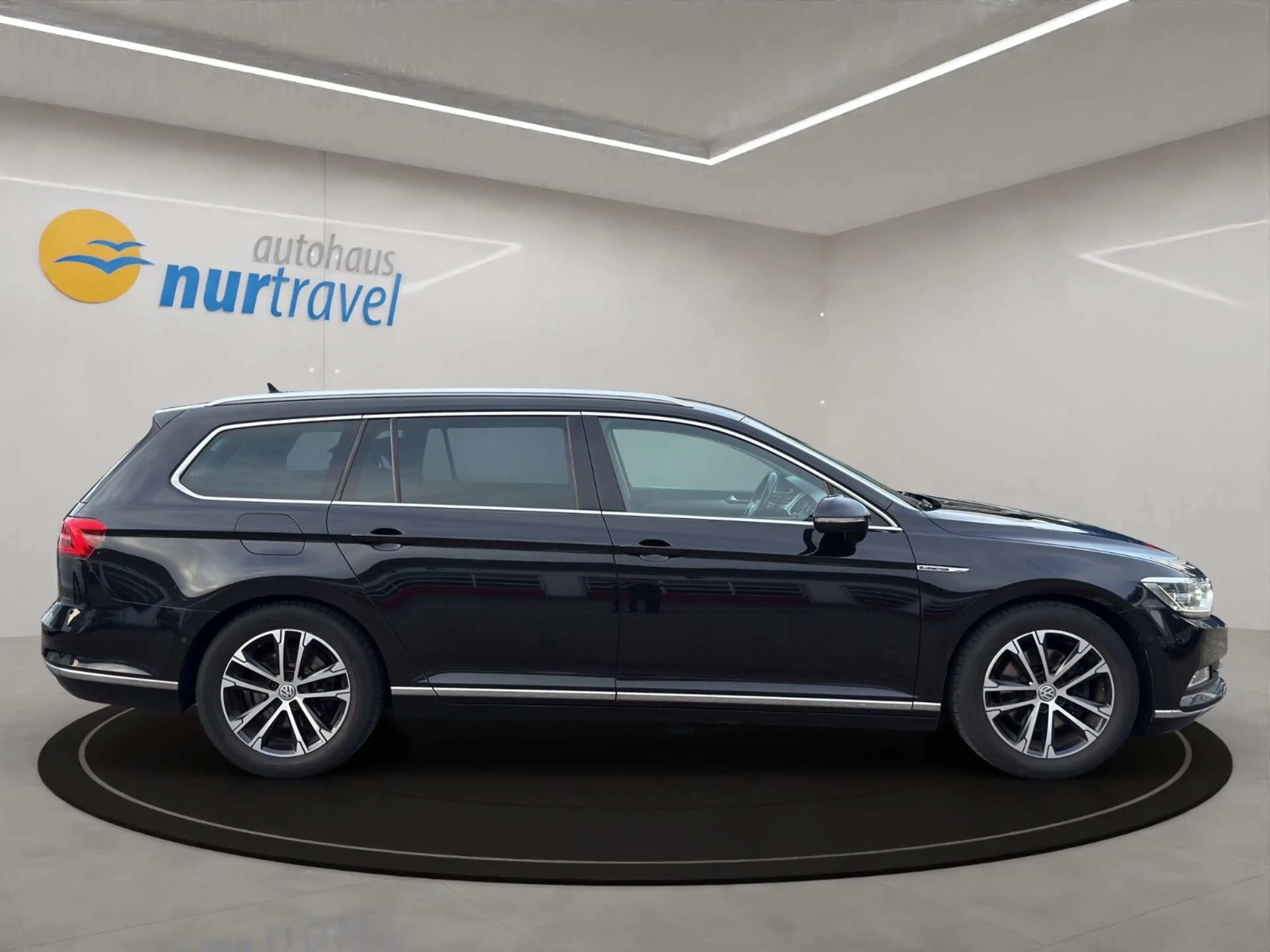 Volkswagen Passat Variant 2.0 TDI DSG Highline R-Line R-Kam Standhz ACC — photo 6