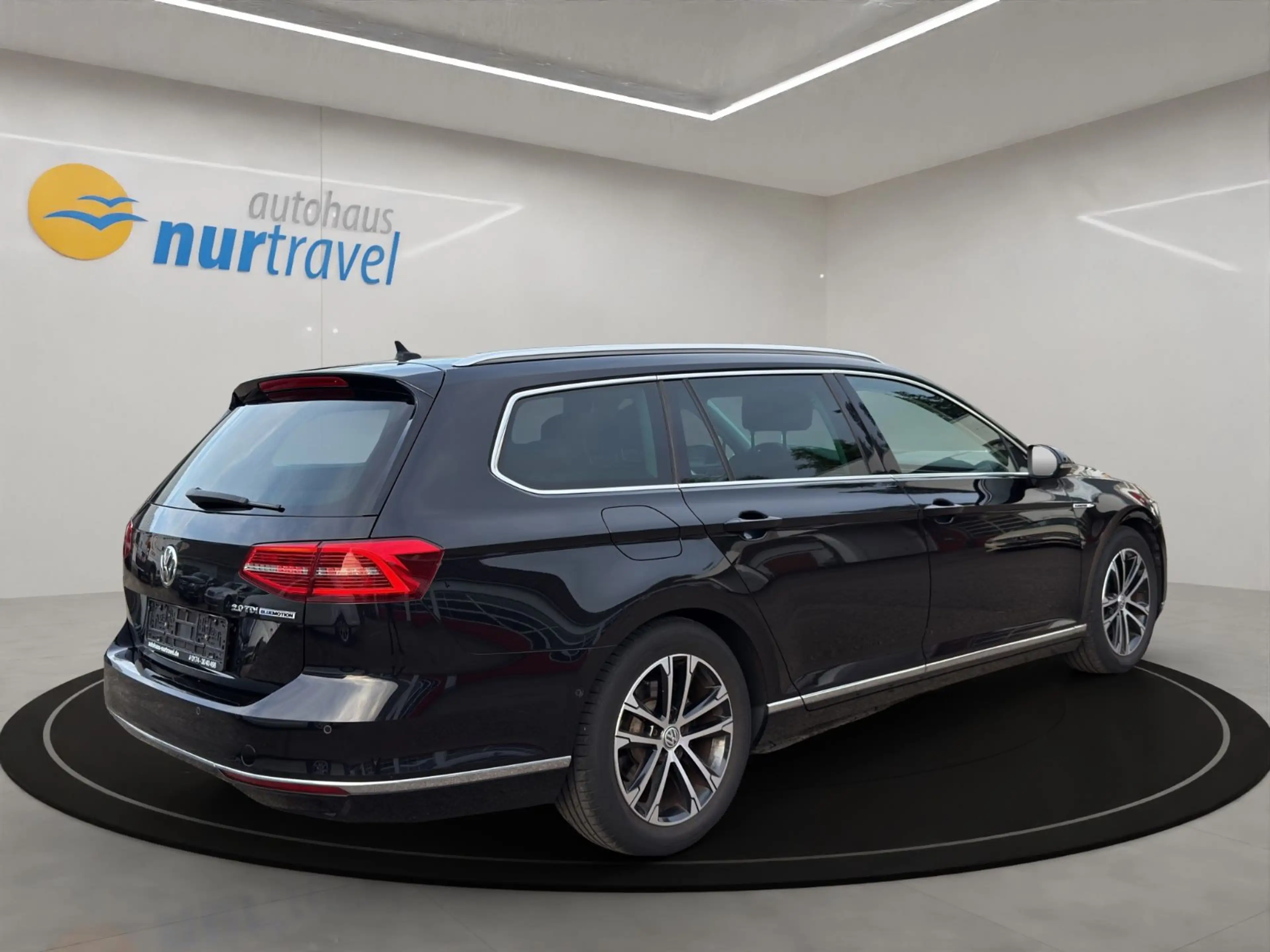 Volkswagen Passat Variant 2.0 TDI DSG Highline R-Line R-Kam Standhz ACC — photo 5