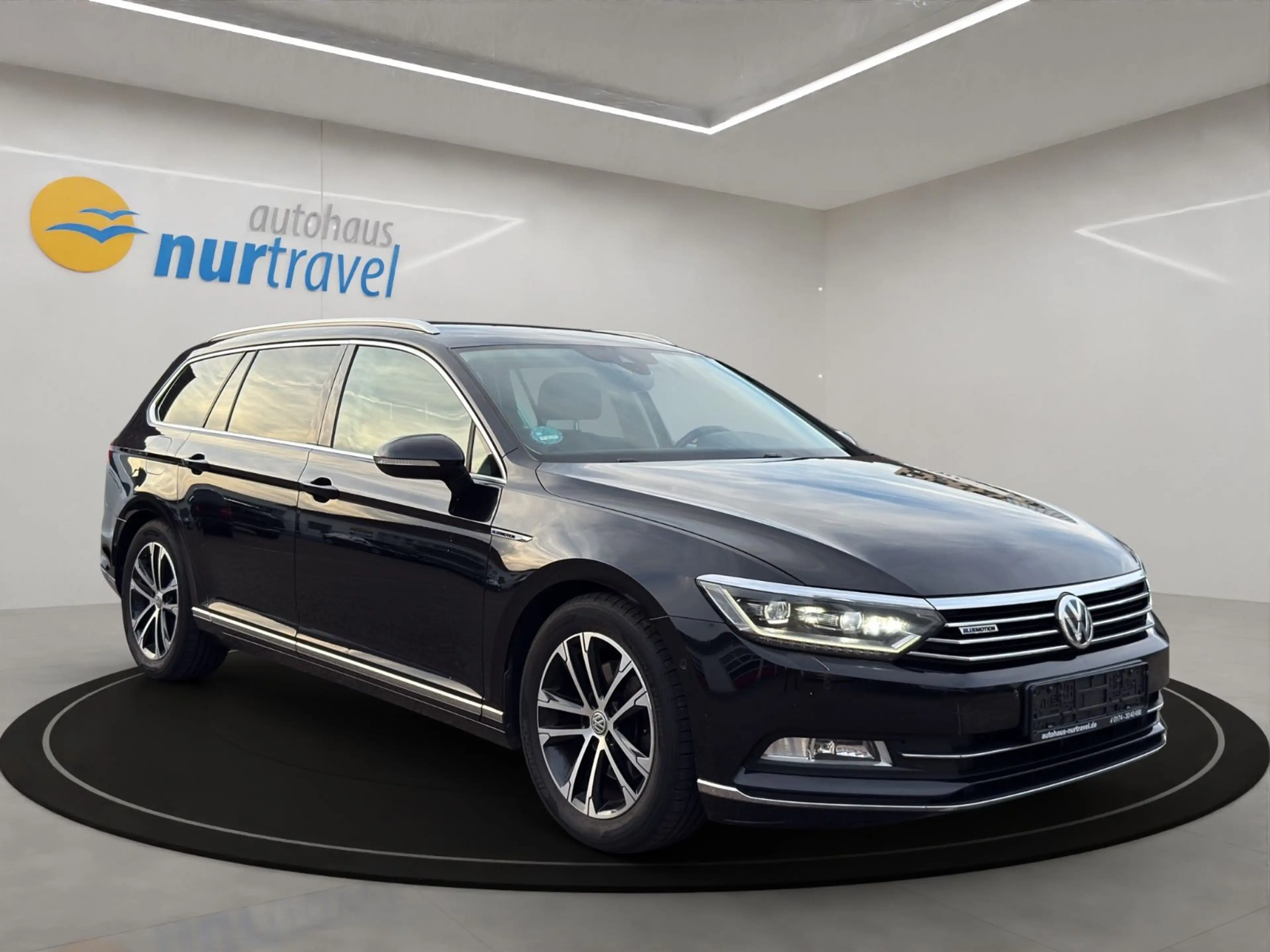 Volkswagen Passat Variant 2.0 TDI DSG Highline R-Line R-Kam Standhz ACC — photo 7