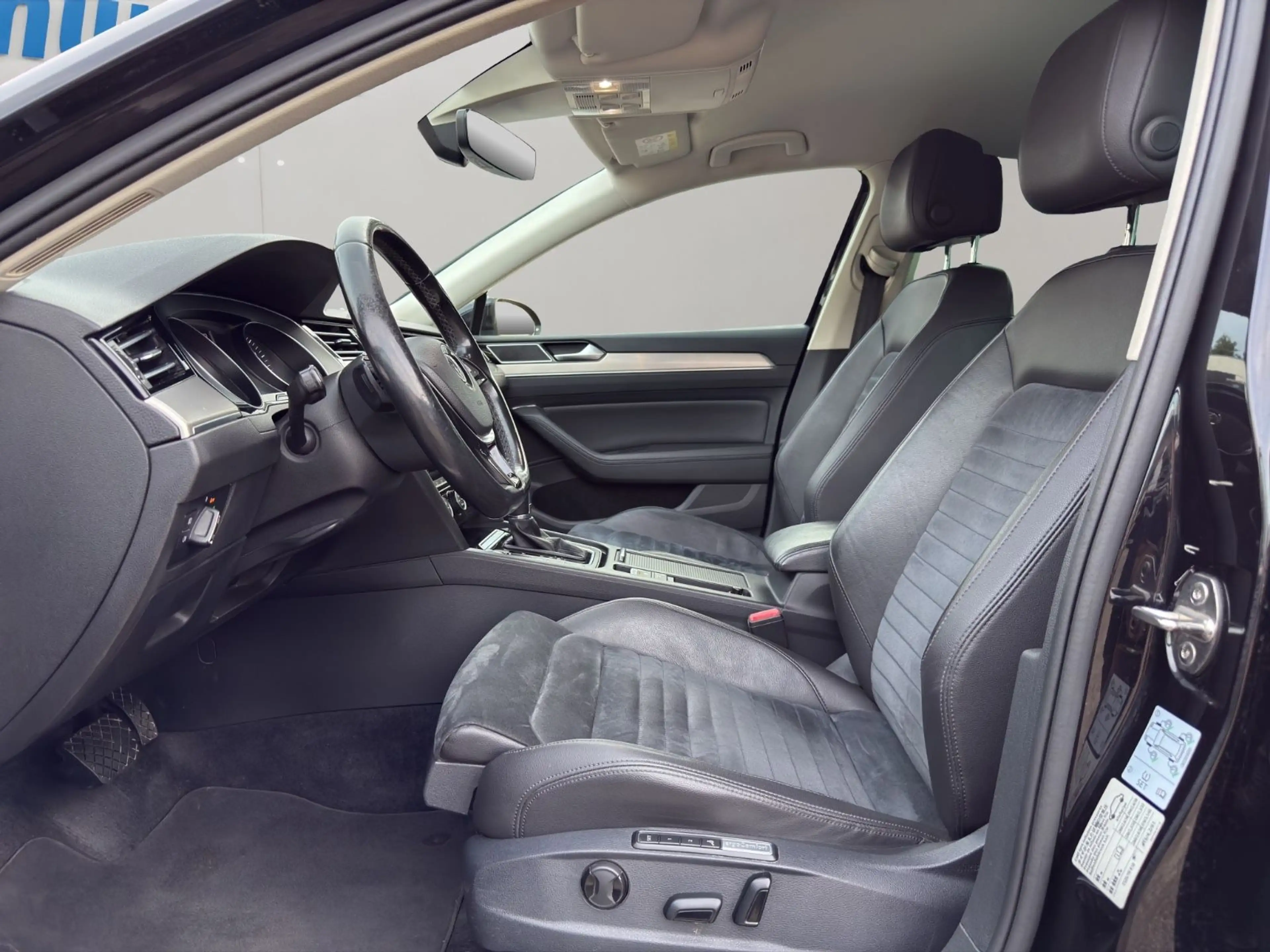 Volkswagen Passat Variant 2.0 TDI DSG Highline R-Line R-Kam Standhz ACC — photo 10