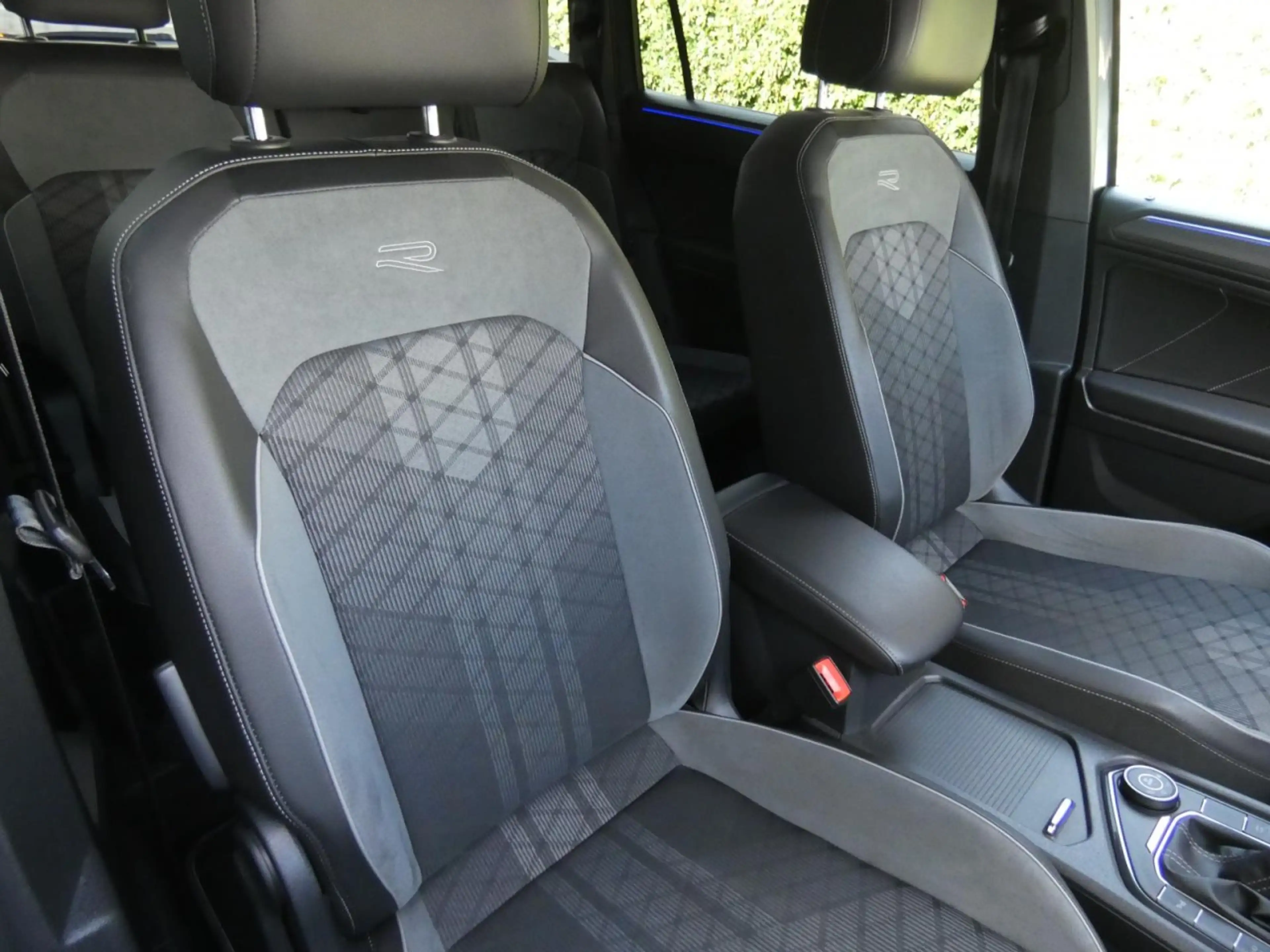 Volkswagen Tiguan Allspace Allspace R-Line Tiguan Allspace 2.0 TSI DSG 4Motion R-Line MLED — photo 4