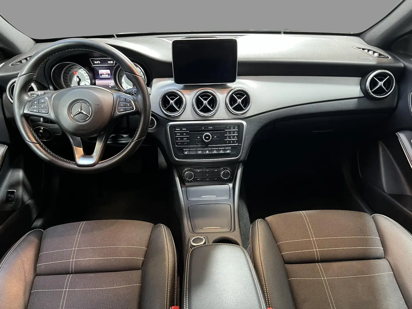 Mercedes-Benz CLA 180 OrangeArt Edition Grijs - 2