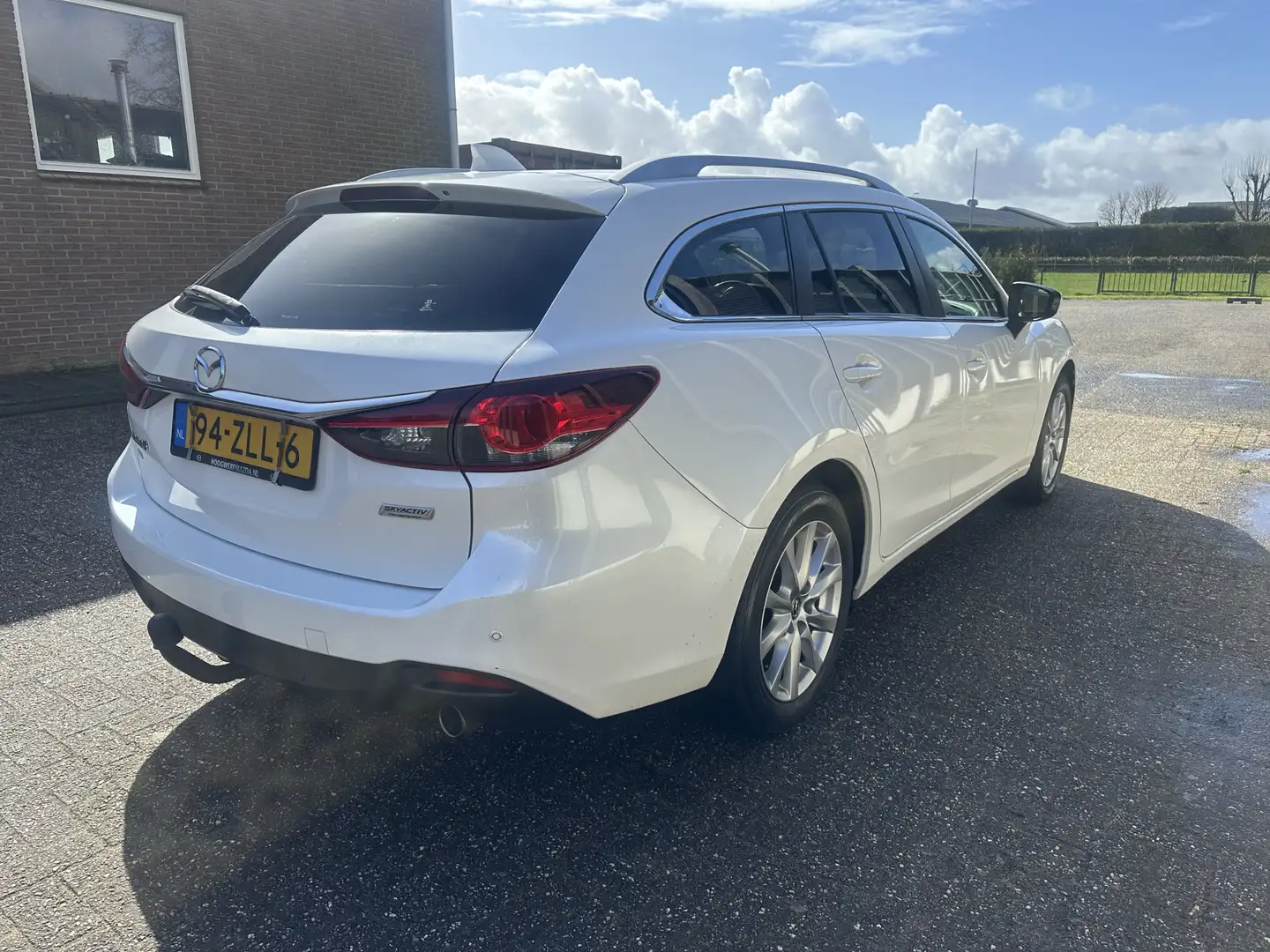 Mazda 6 Sportbreak 2.0 TS+ Lease Pack airco/ecc navigatie Wit - 2