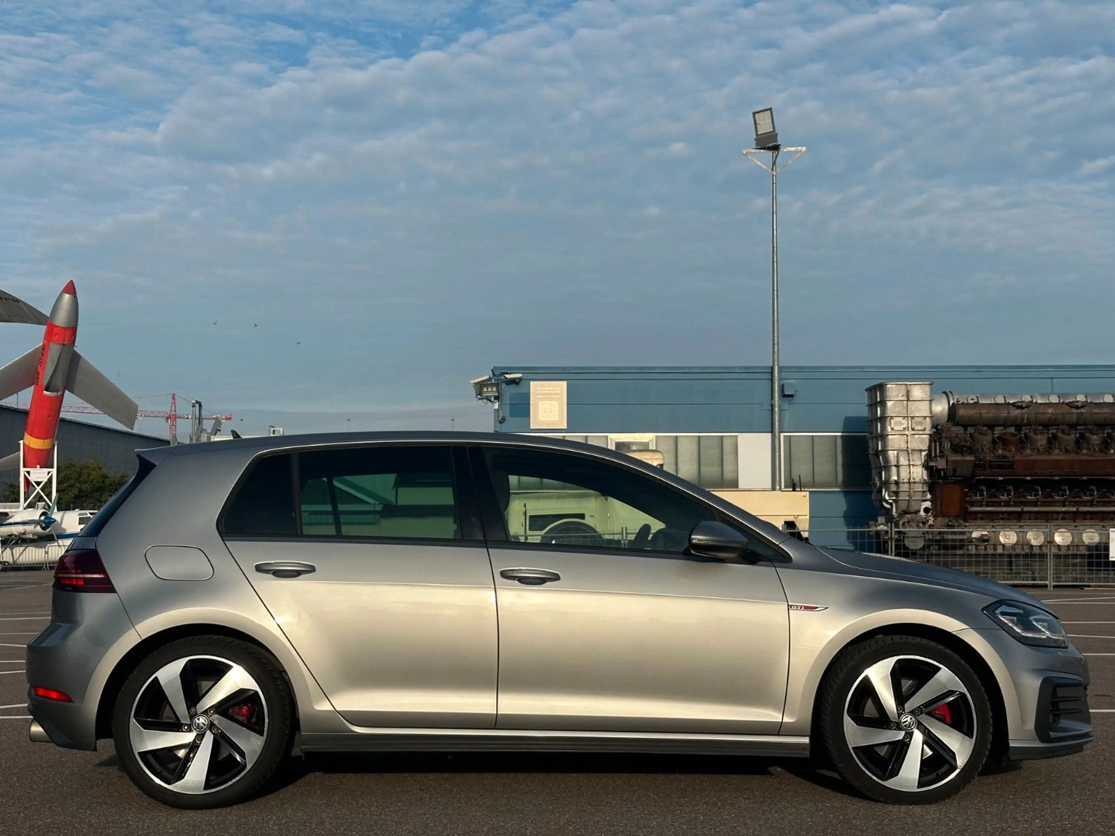 Volkswagen Golf VII Lim. GTI LED  NAVI RFK SHZ PDC TEMPOMAT — photo 5