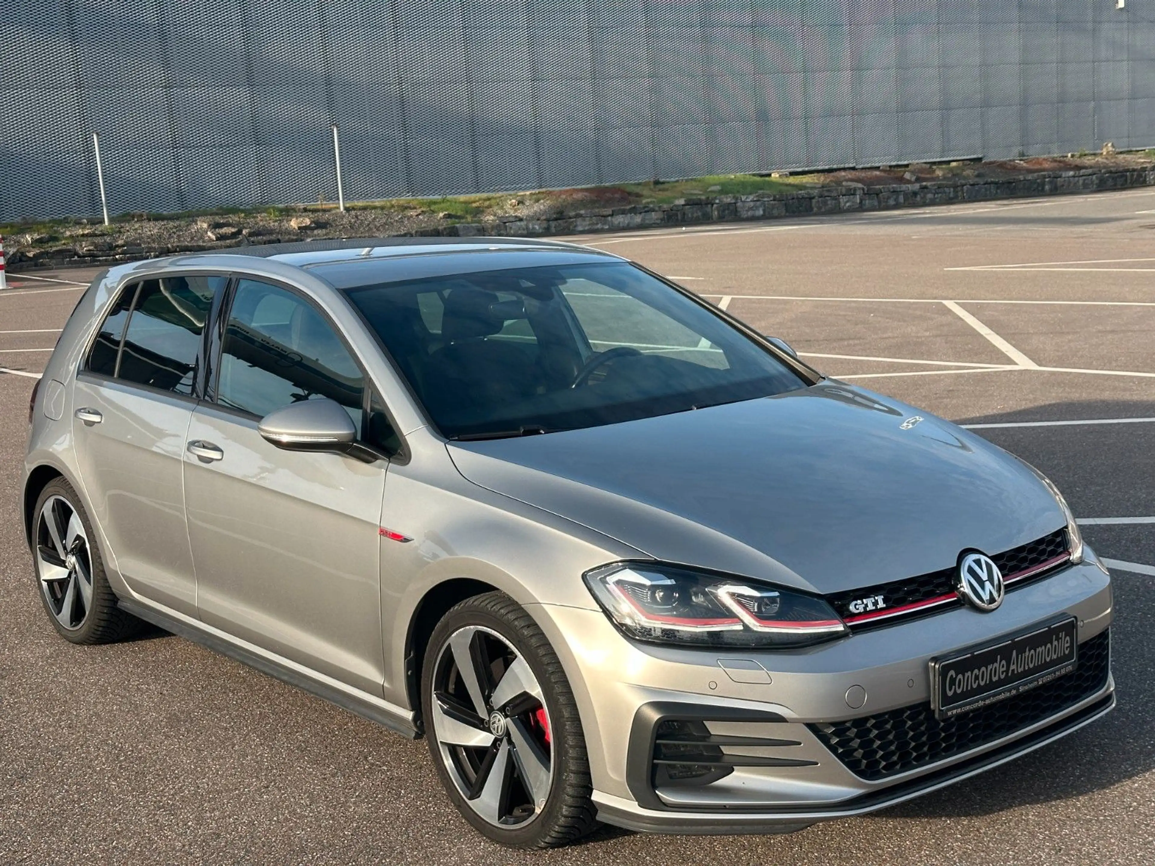 Volkswagen Golf VII Lim. GTI LED  NAVI RFK SHZ PDC TEMPOMAT — photo 14