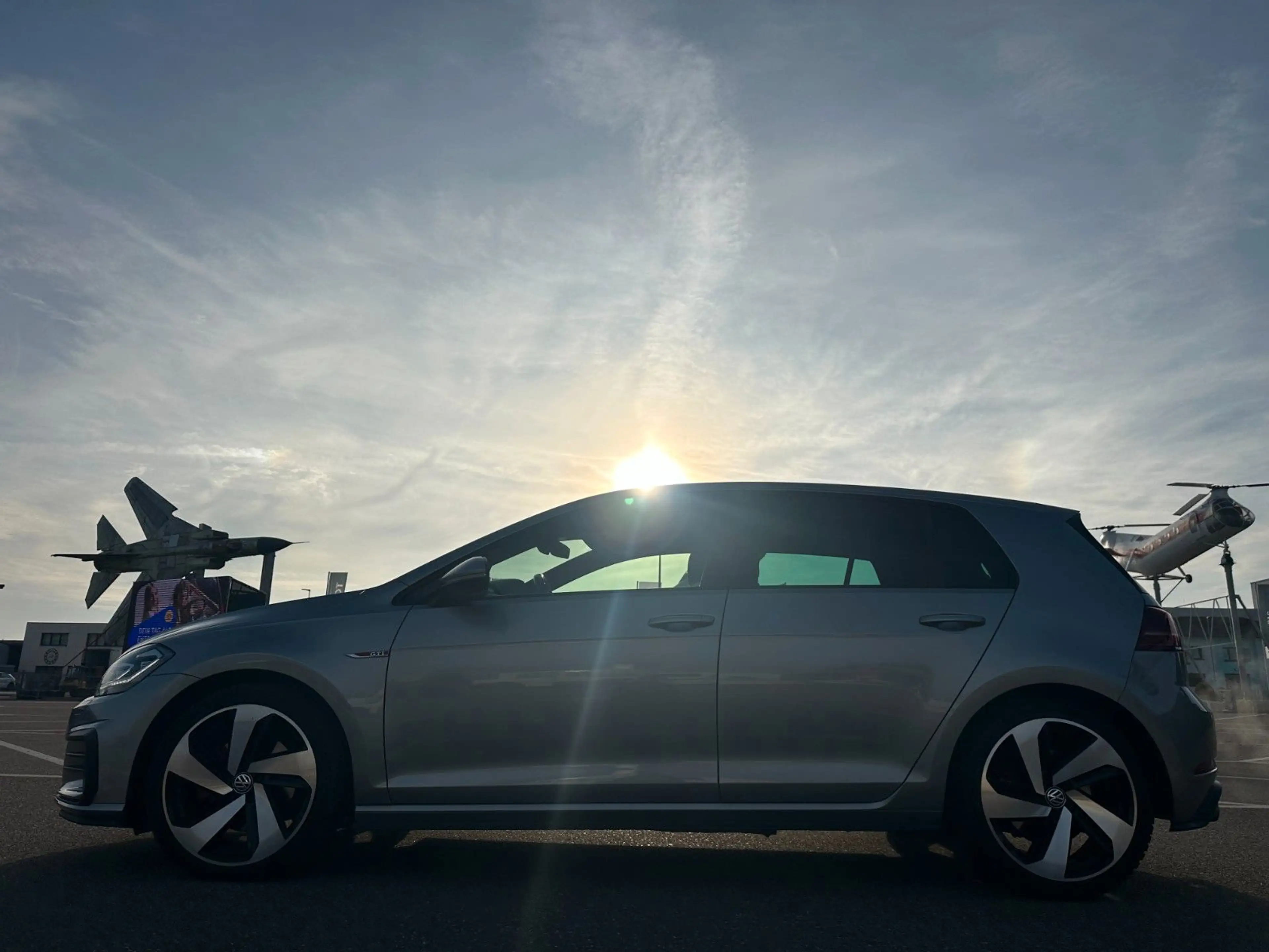 Volkswagen Golf VII Lim. GTI LED  NAVI RFK SHZ PDC TEMPOMAT — photo 11