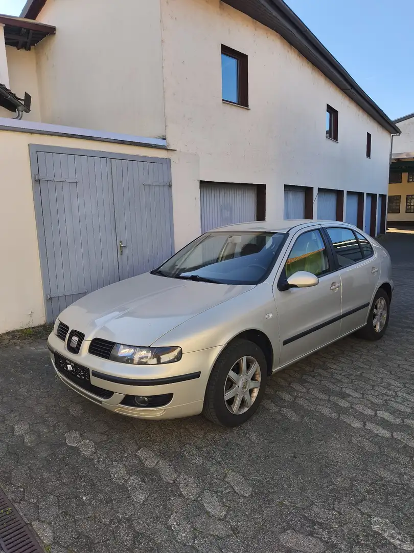 SEAT Leon 1.6 16V Stella Jaune - 2