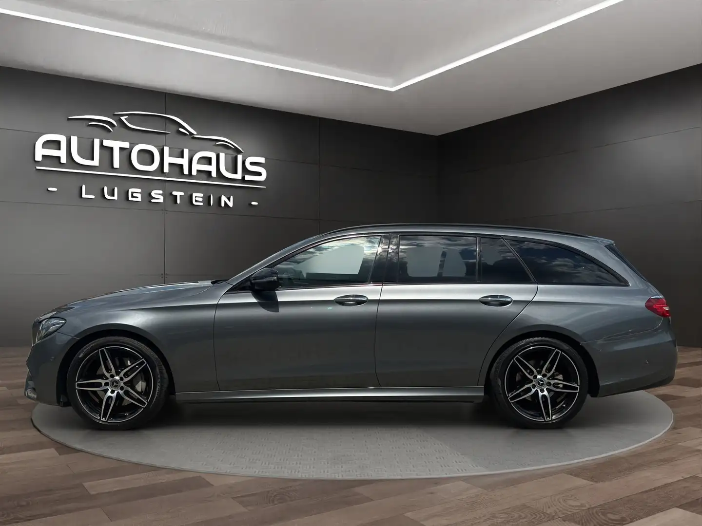 Mercedes-Benz E 200 E 200 AMG Line (213.280) Grau - 2