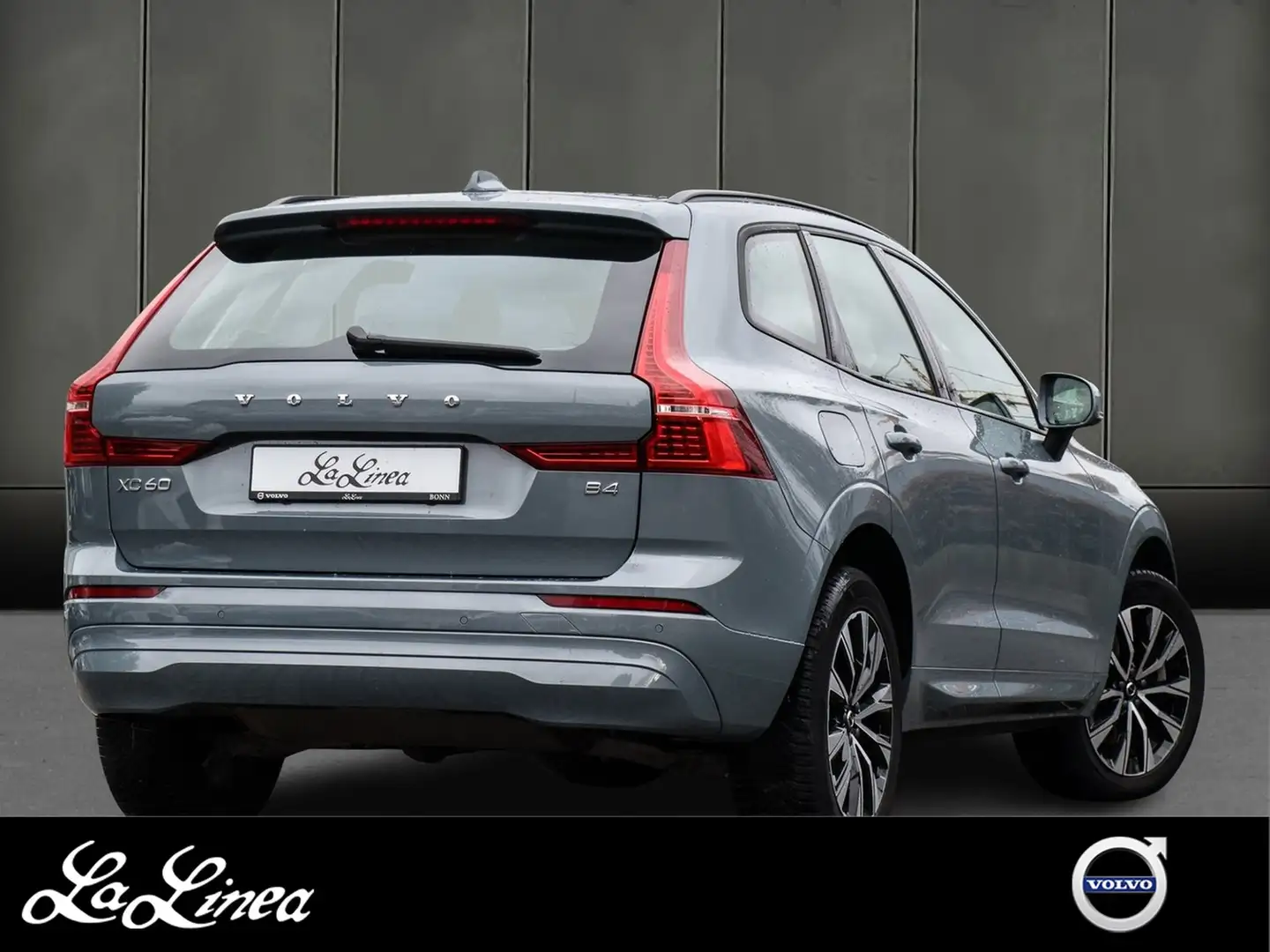 Volvo XC60 B4 Benzin Essential Aut. Navi*PDC*LED Grau - 2