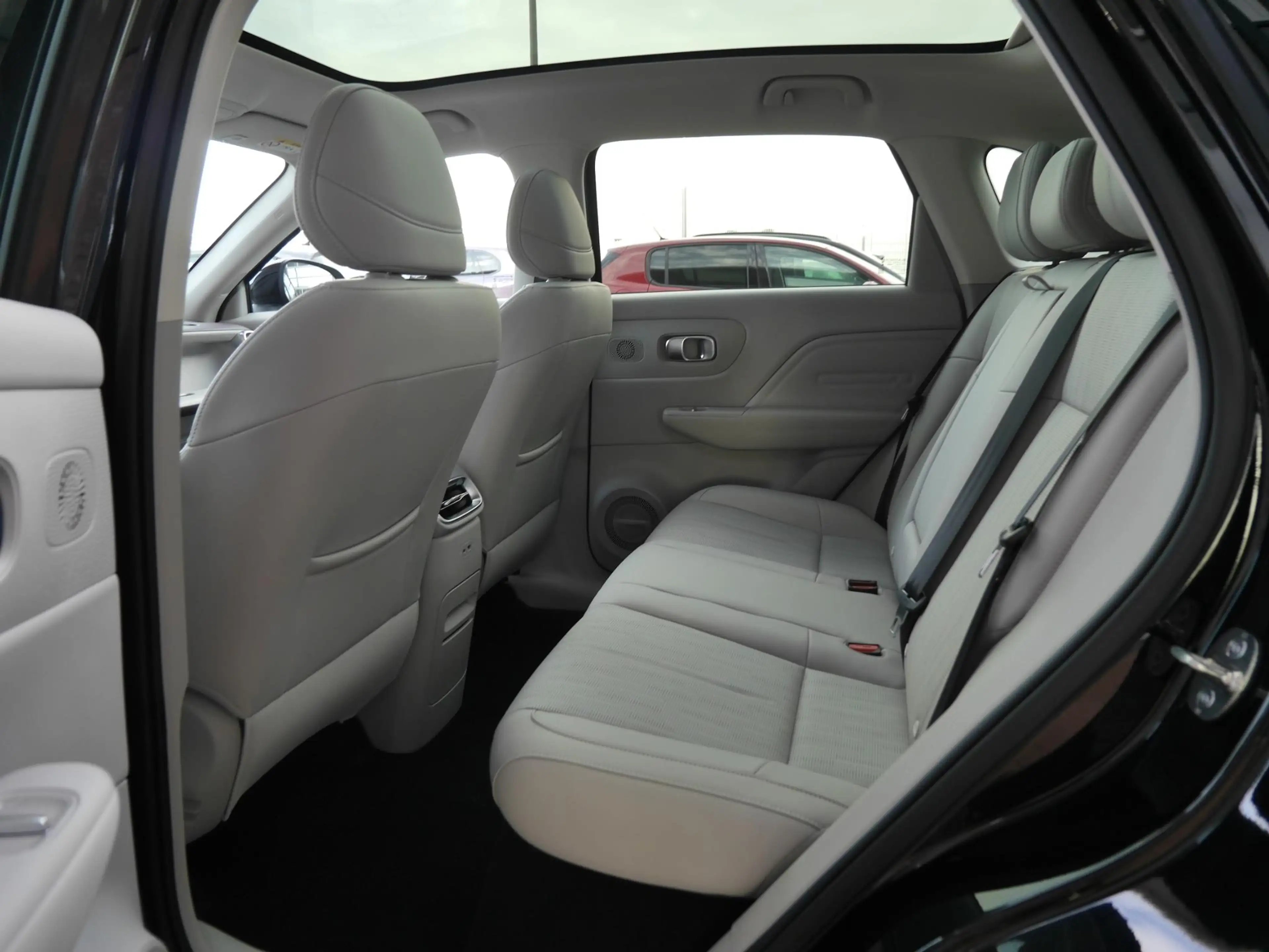 Leapmotor B10 Design ProMax 67.1 kWh | Licht interieur kleur | N — photo 12