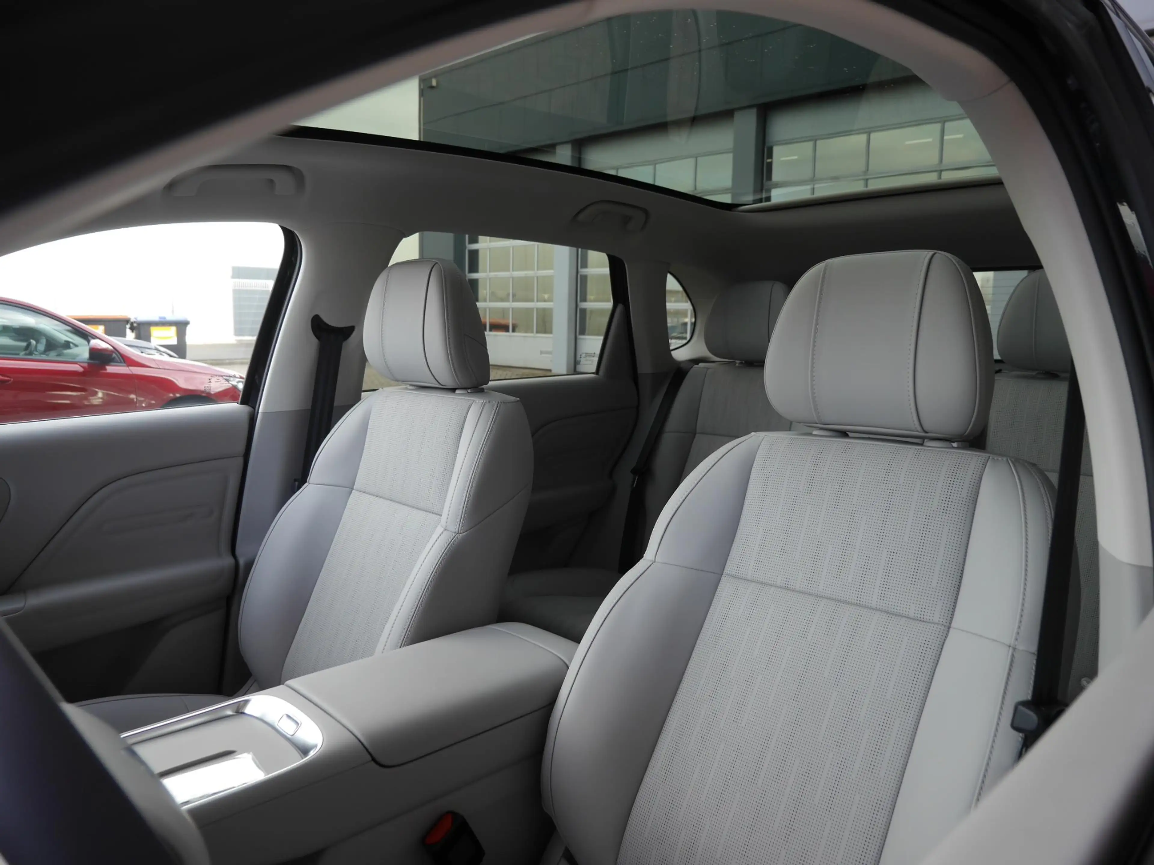 Leapmotor B10 Design ProMax 67.1 kWh | Licht interieur kleur | N — photo 9