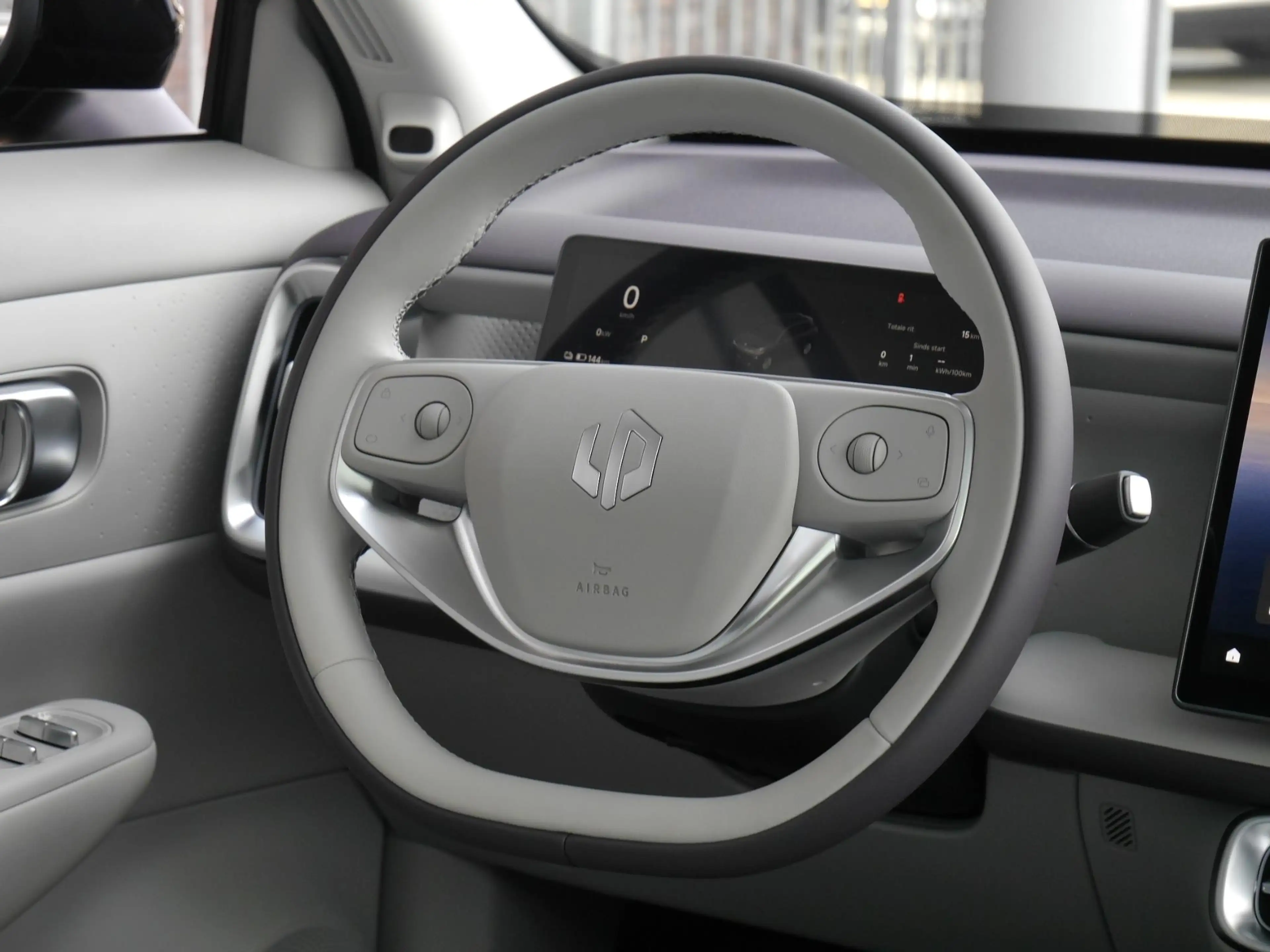 Leapmotor B10 Design ProMax 67.1 kWh | Licht interieur kleur | N — photo 8