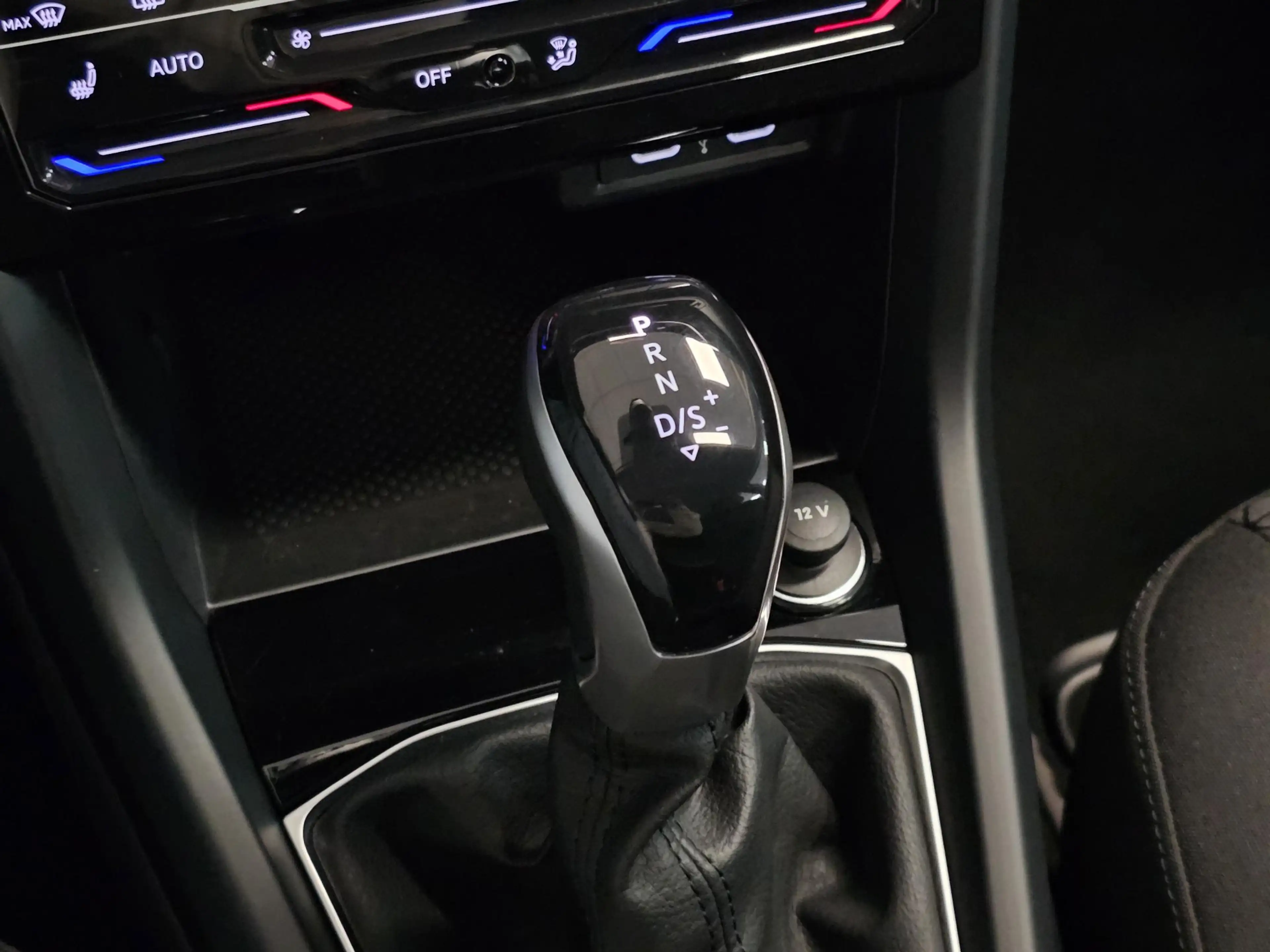 Volkswagen T-Cross 1.0 TSI DSG Life | Camera | Adaptive cruise | Stoe — photo 14