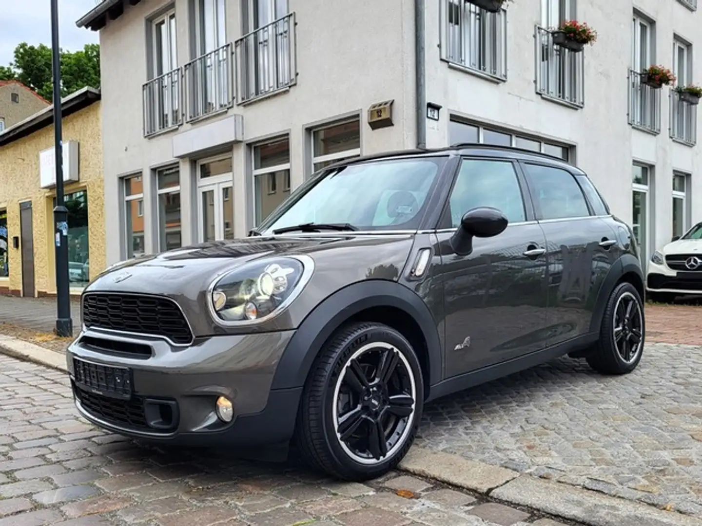 MINI Cooper S All4 COUNTRYMAN H&K NAVI KLIMA SITZHZG Šedá - 1