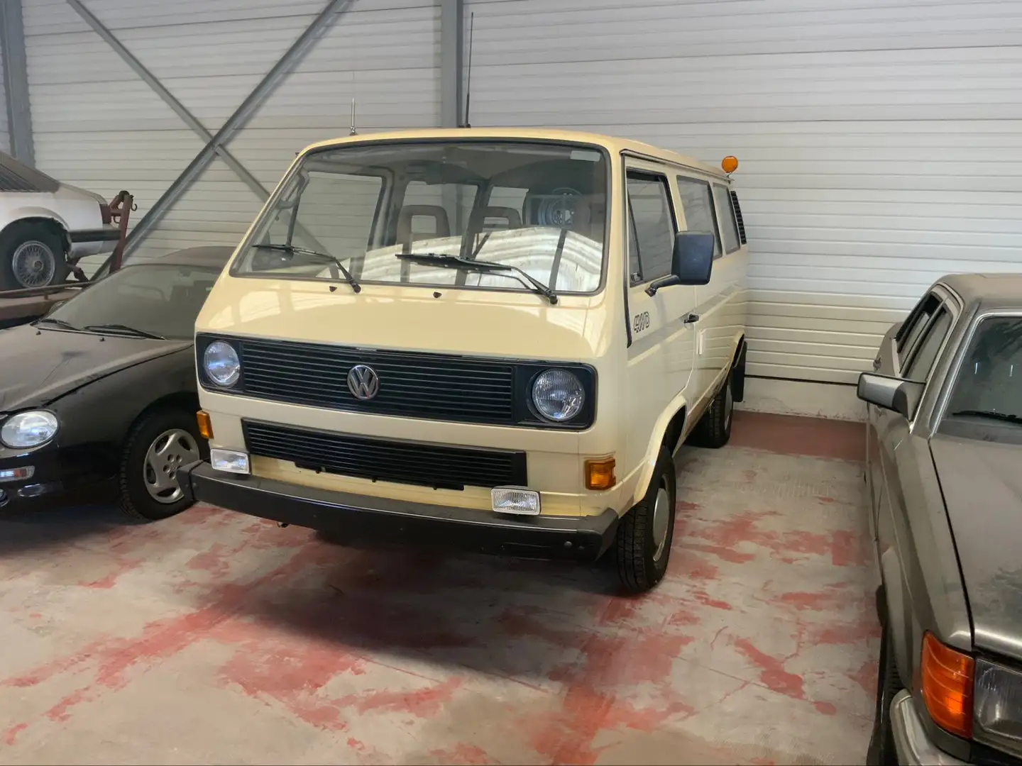 Volkswagen T3 Transporter Syncro 253 299 Beige - 1