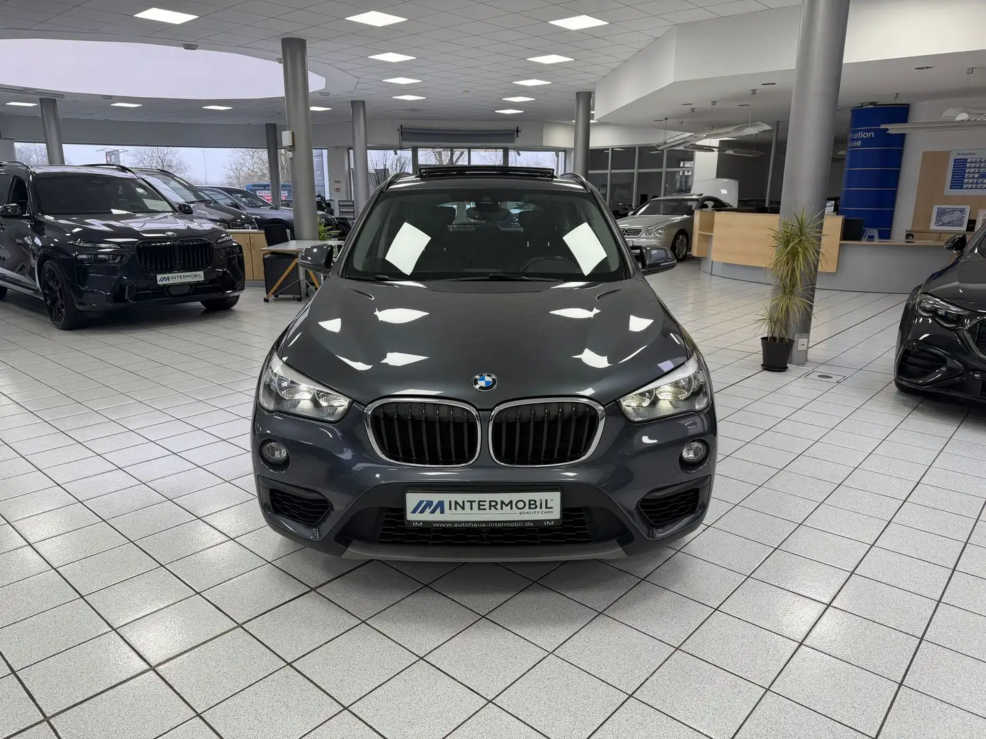 BMW X1 xDrive 18 d Advantage*Panorama*Navi*PDC* Gris - 2