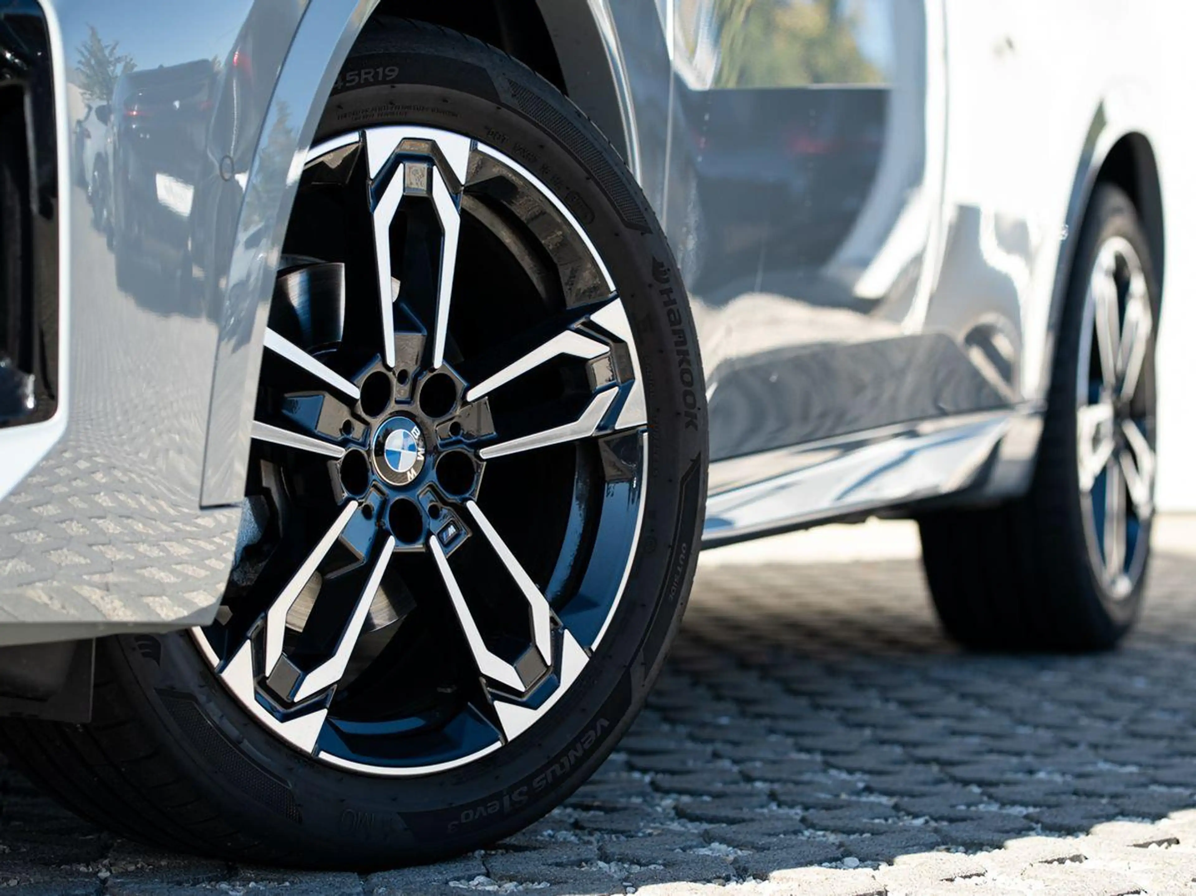 BMW X2 sDrive18d M-Sport AHK PANO KoZg AdLED AktSitz — photo 4