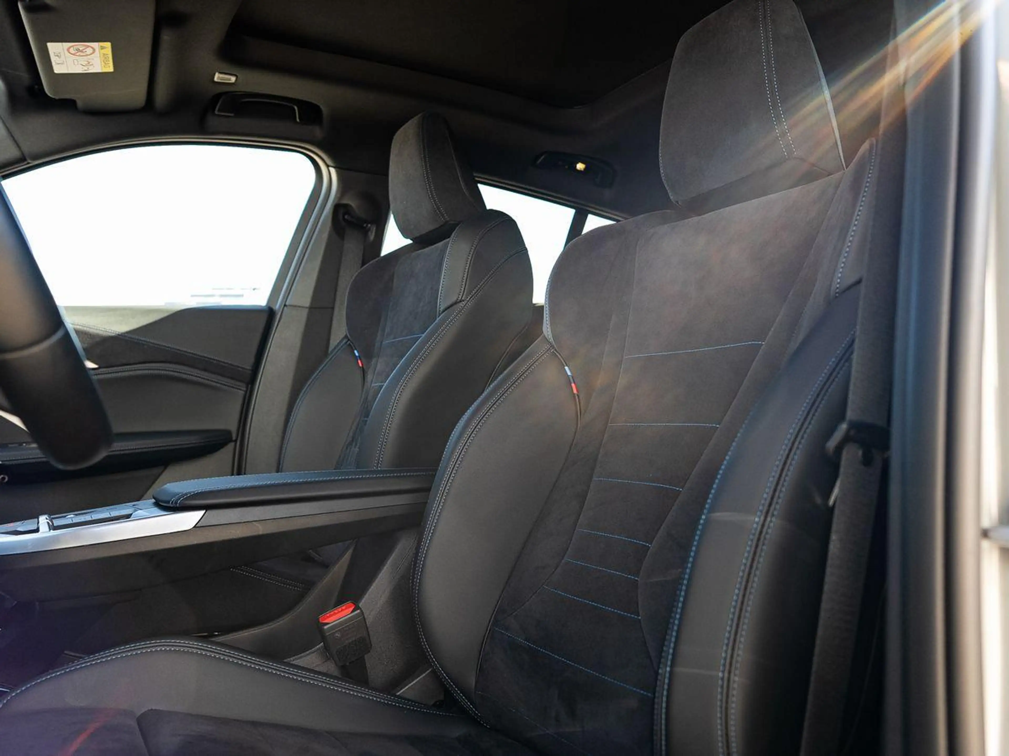 BMW X2 sDrive18d M-Sport AHK PANO KoZg AdLED AktSitz — photo 12
