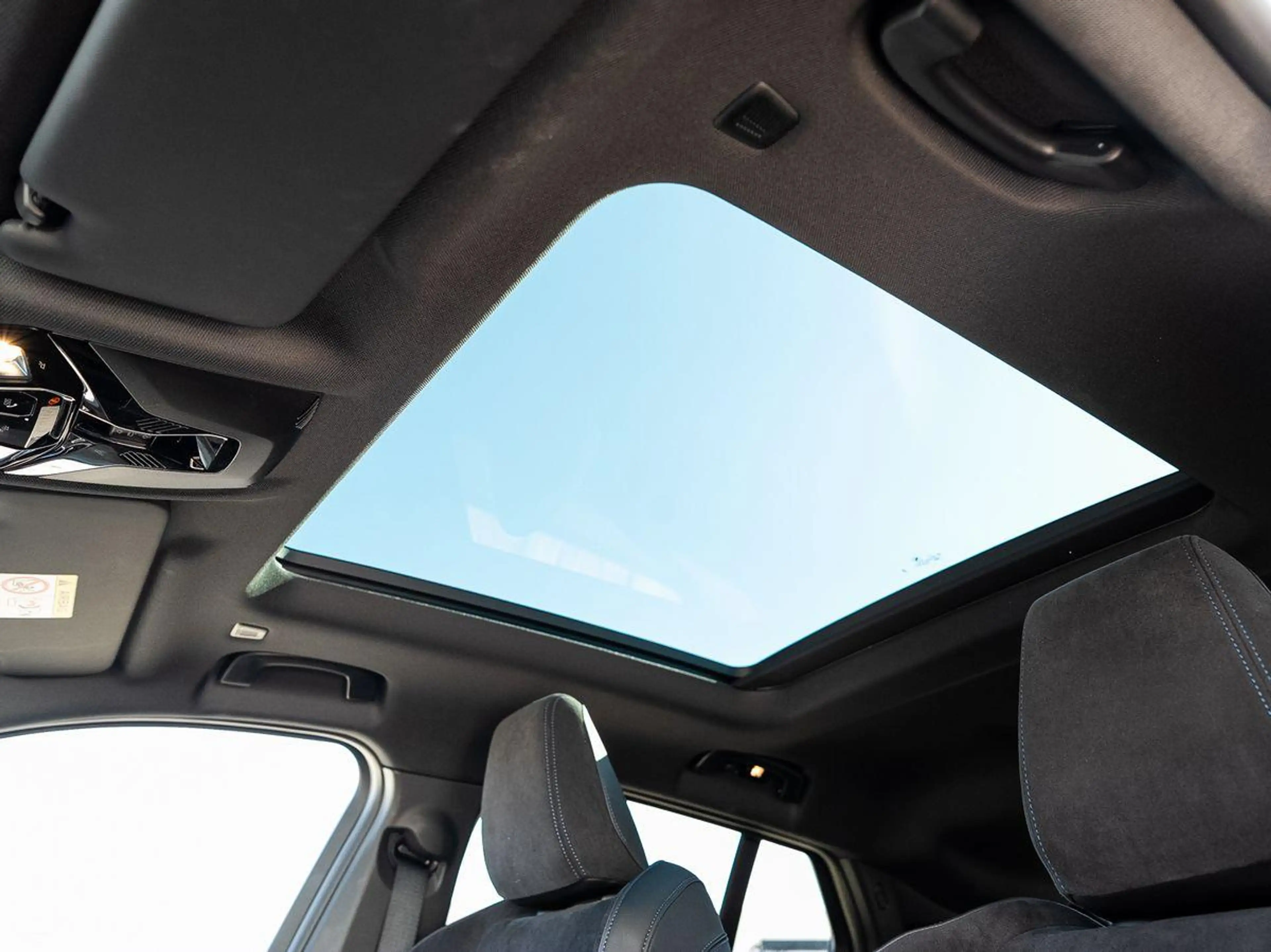 BMW X2 sDrive18d M-Sport AHK PANO KoZg AdLED AktSitz — photo 14