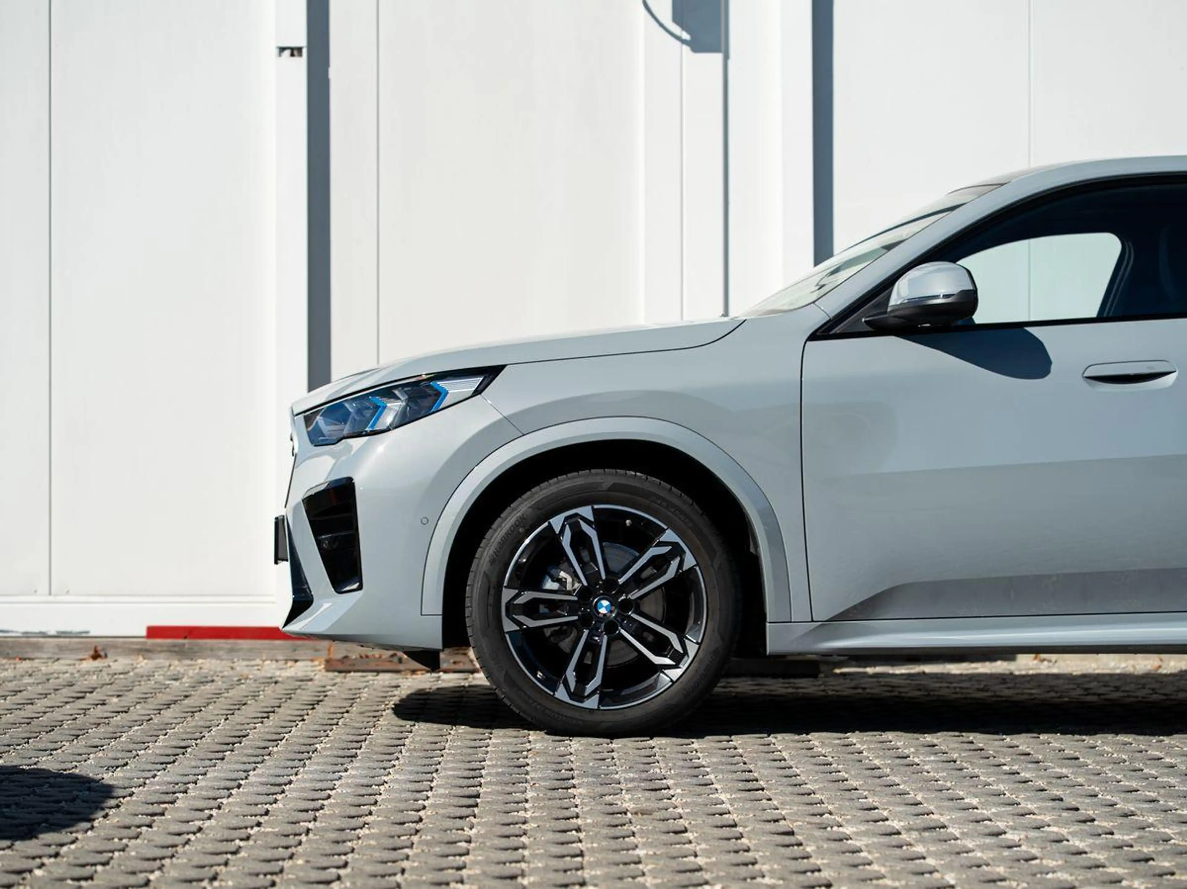BMW X2 sDrive18d M-Sport AHK PANO KoZg AdLED AktSitz — photo 8