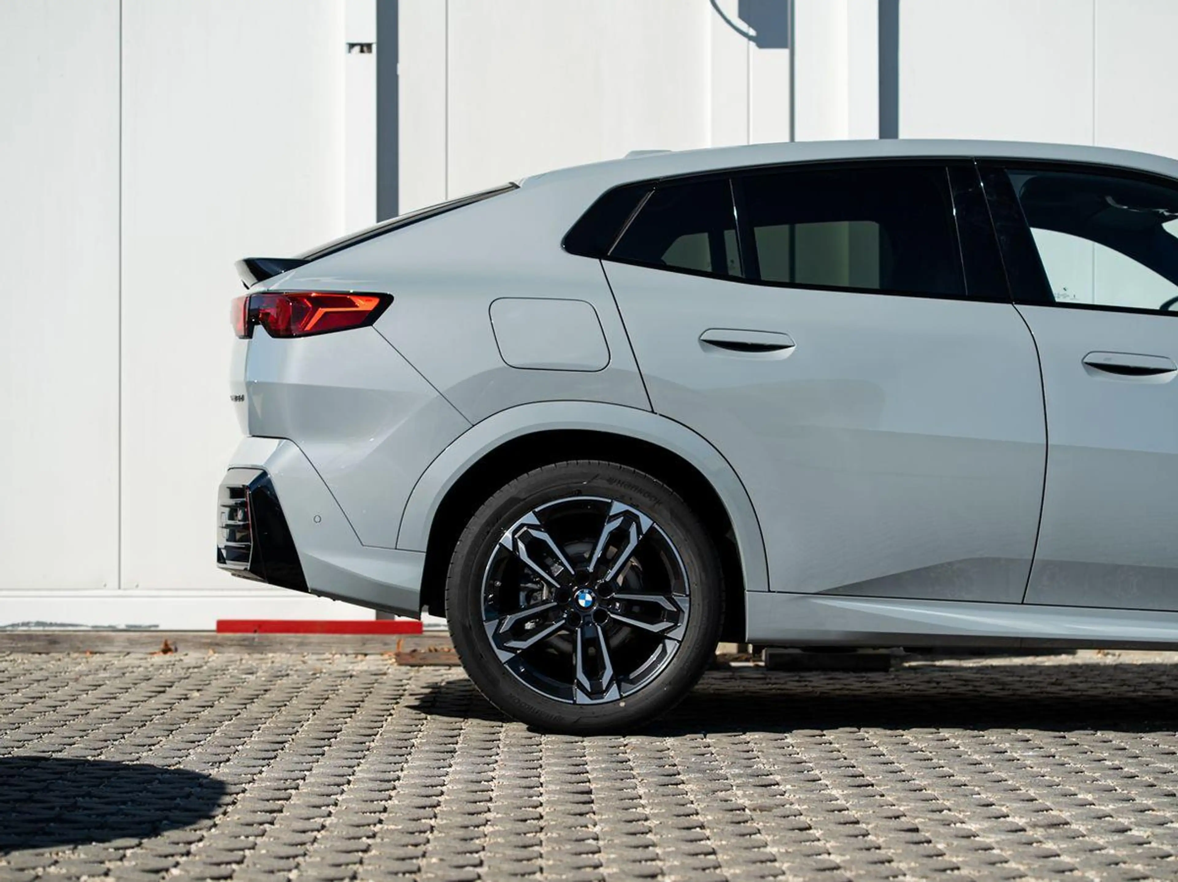BMW X2 sDrive18d M-Sport AHK PANO KoZg AdLED AktSitz — photo 5